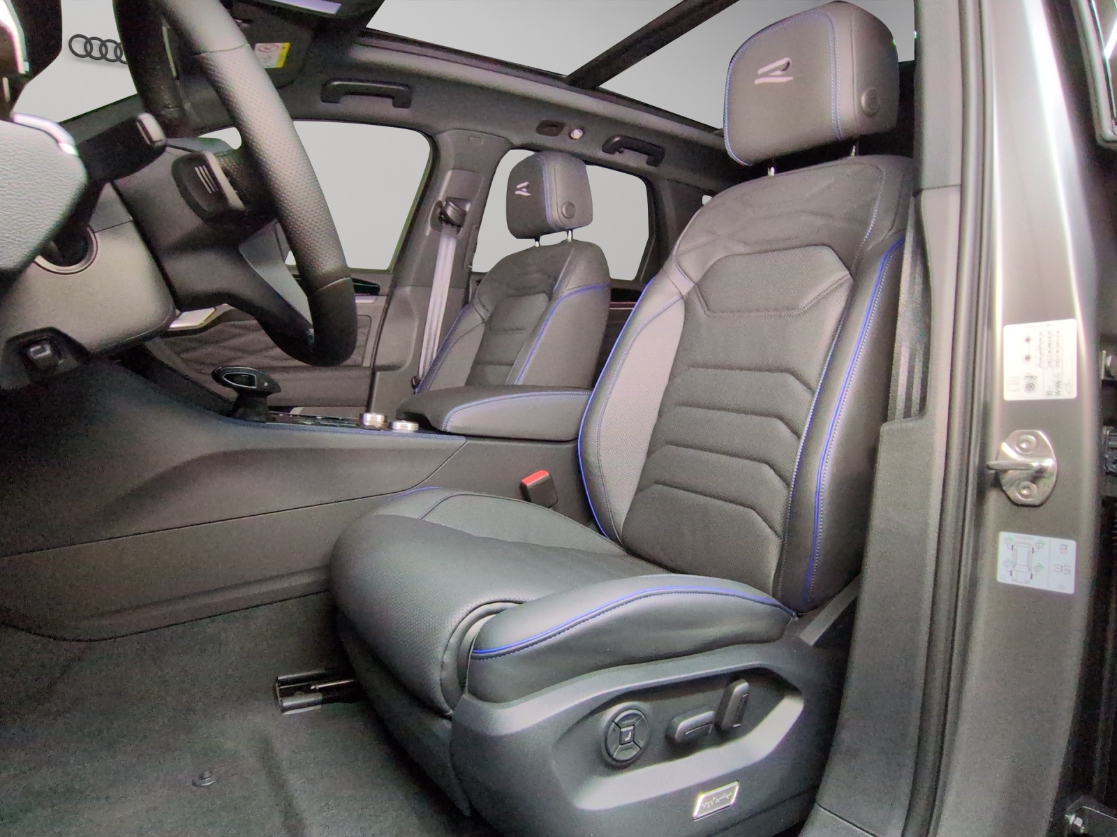 VW Touareg 3.0 TSI eHybrid R Final Edition Tiptronic-image-5