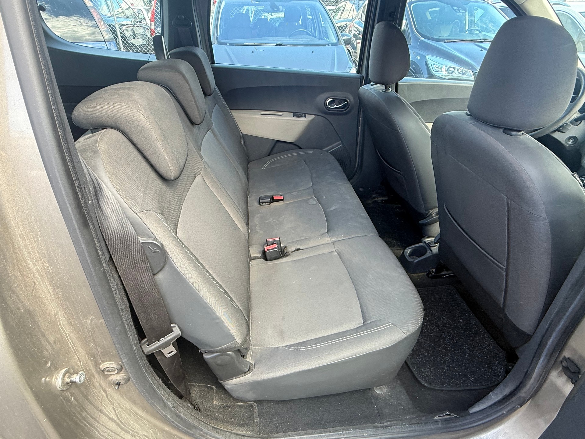 DACIA Lodgy 1.5 dCi Lauréate 7PL-image-7