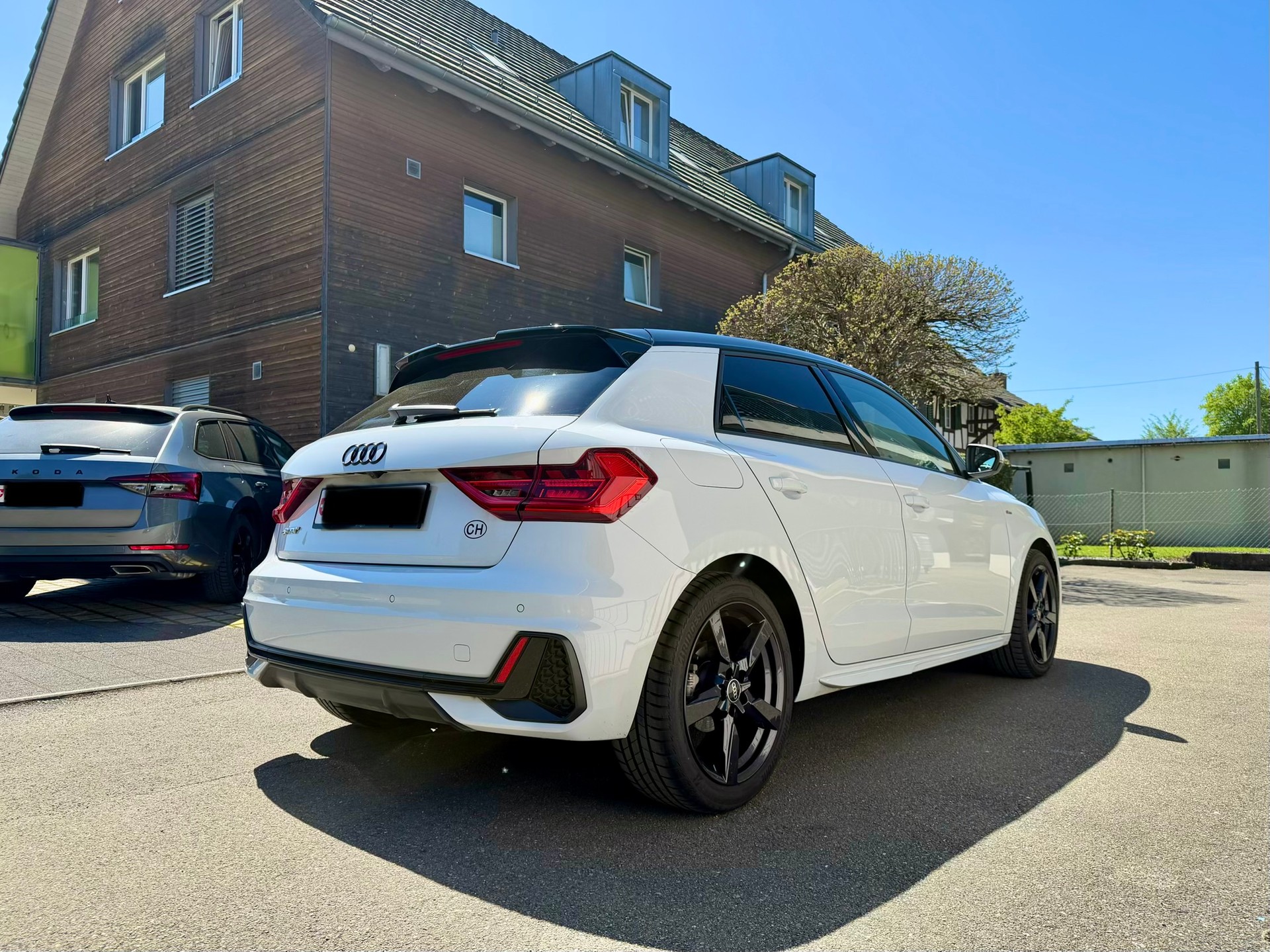 AUDI 1.0 30 TFSI S Line Attraction S-Tronic-image-4
