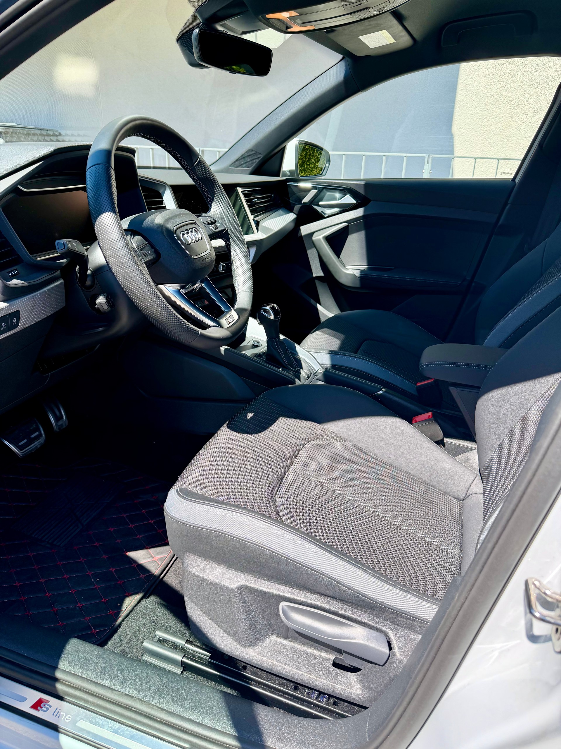AUDI 1.0 30 TFSI S Line Attraction S-Tronic-image-7