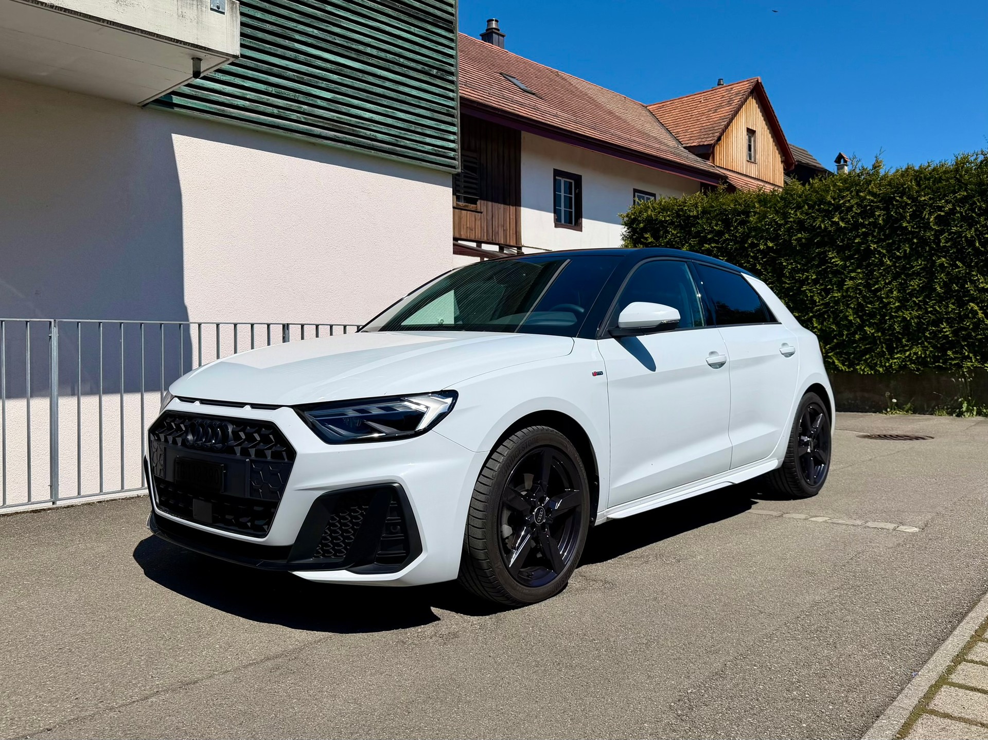 AUDI 1.0 30 TFSI S Line Attraction S-Tronic-image-1