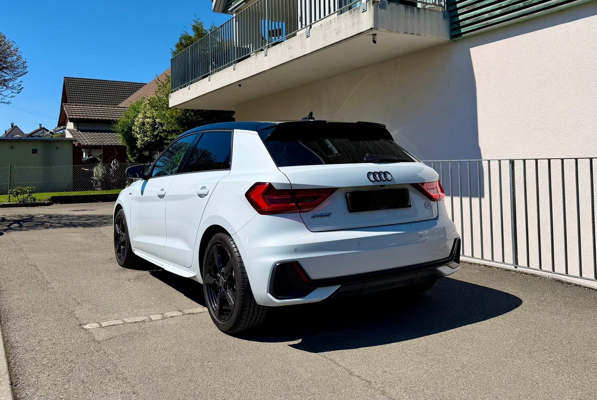AUDI 1.0 30 TFSI S Line Attraction S-Tronic-image-3