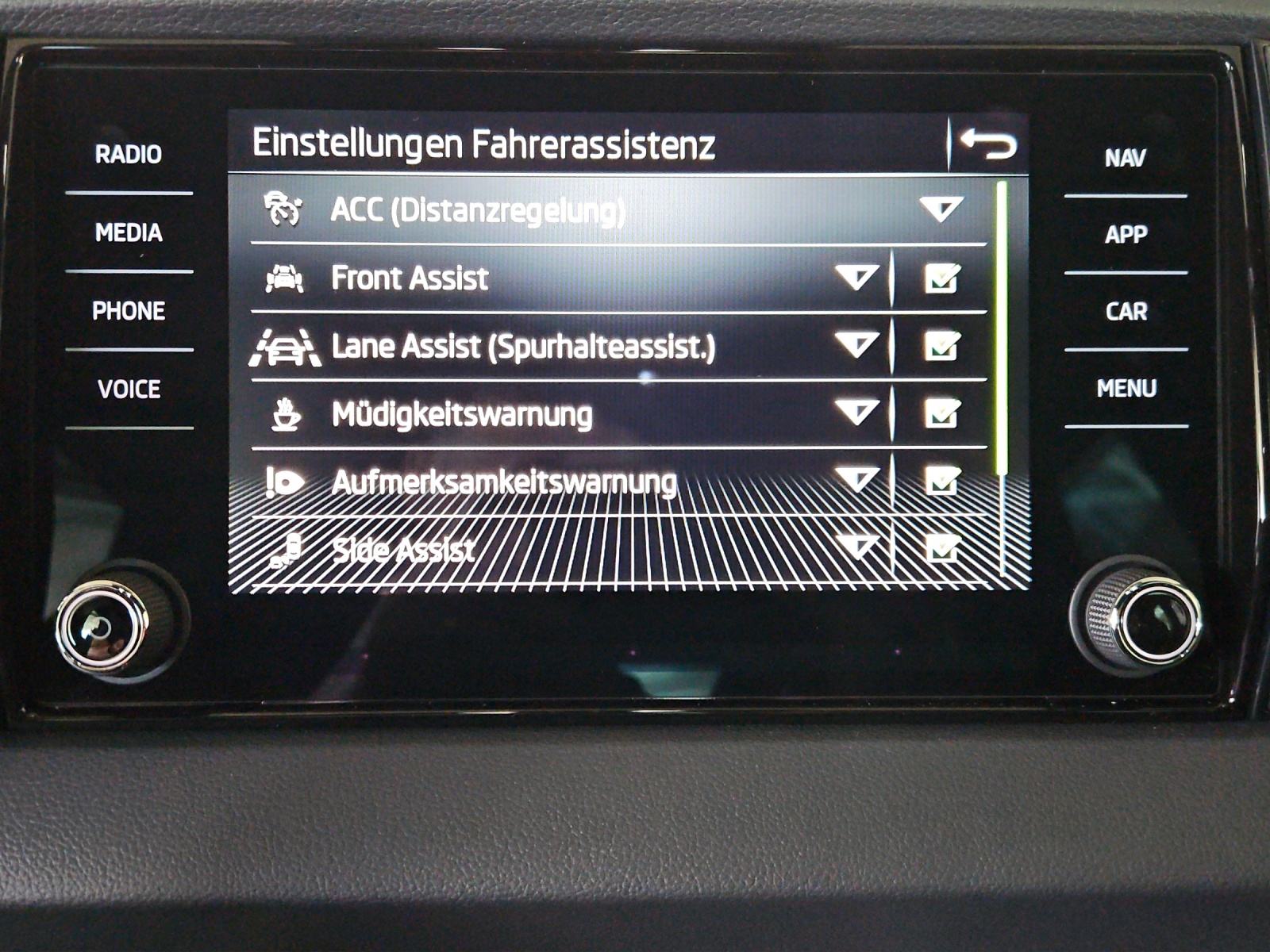SKODA Karoq 1.5 TSI SportLine DSG-image-17
