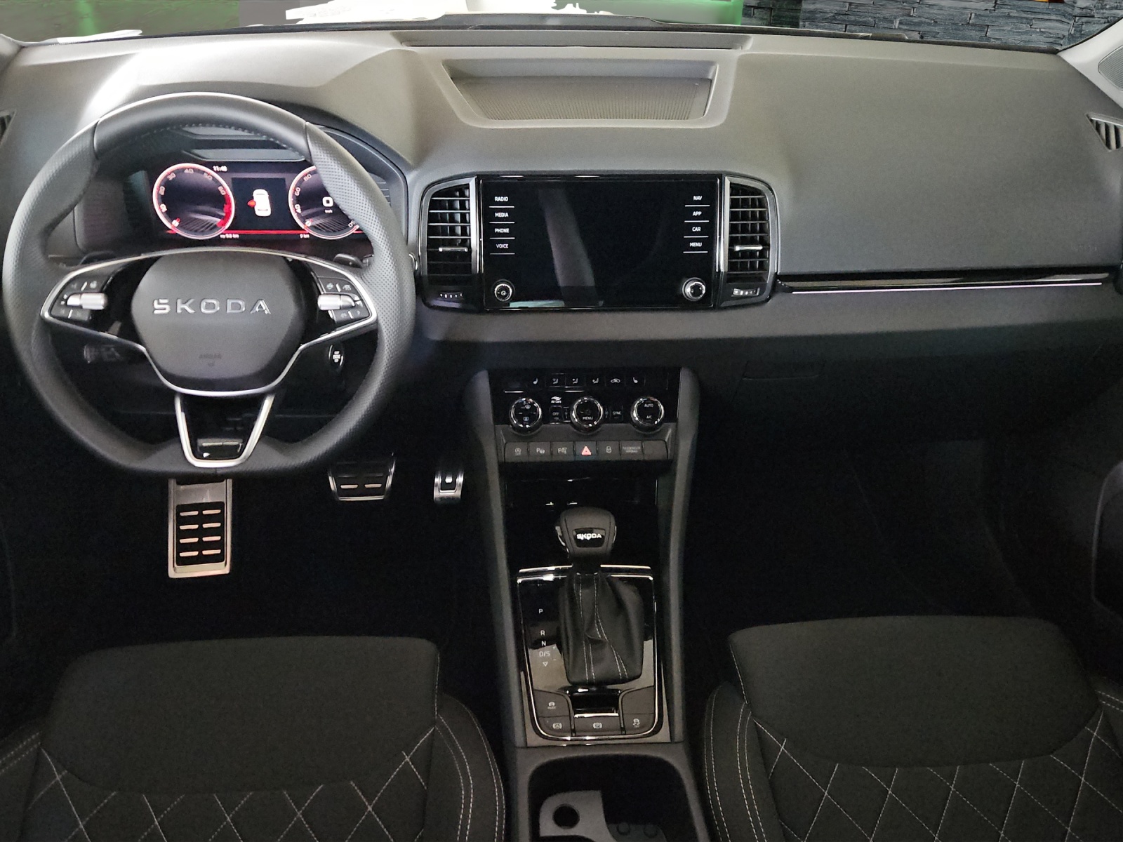 SKODA Karoq 1.5 TSI SportLine DSG-image-7
