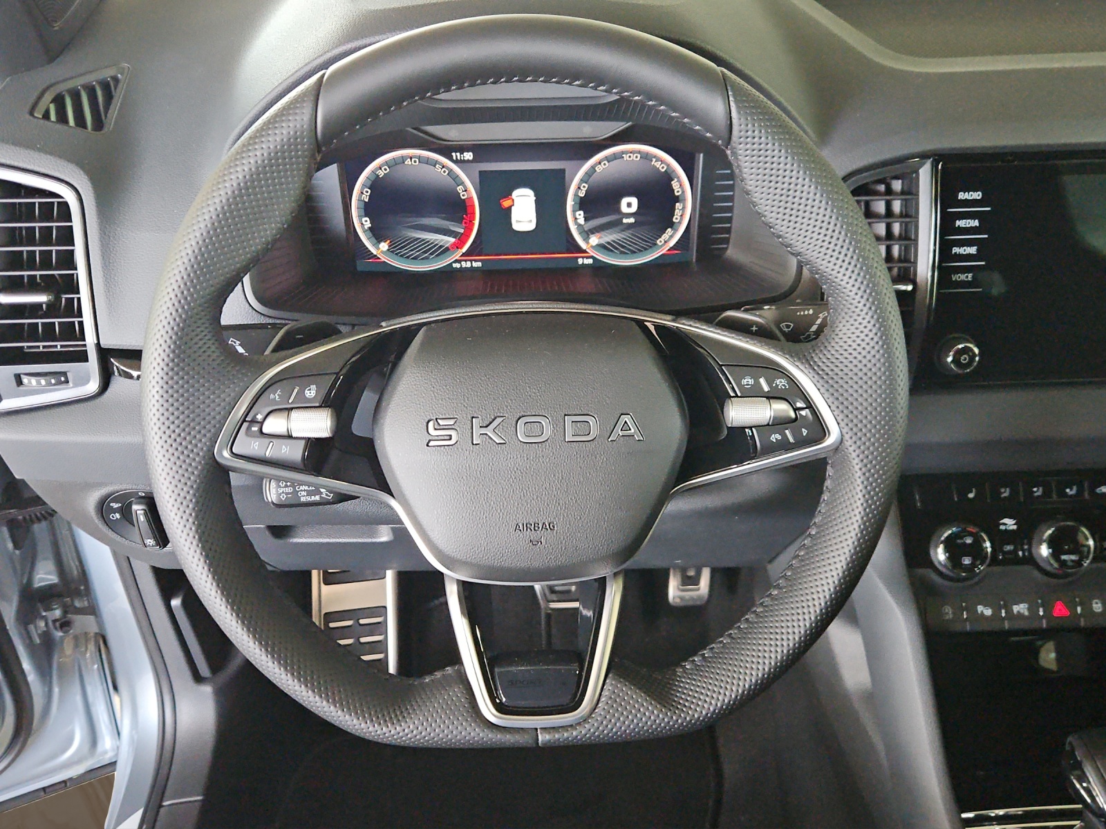 SKODA Karoq 1.5 TSI SportLine DSG-image-10