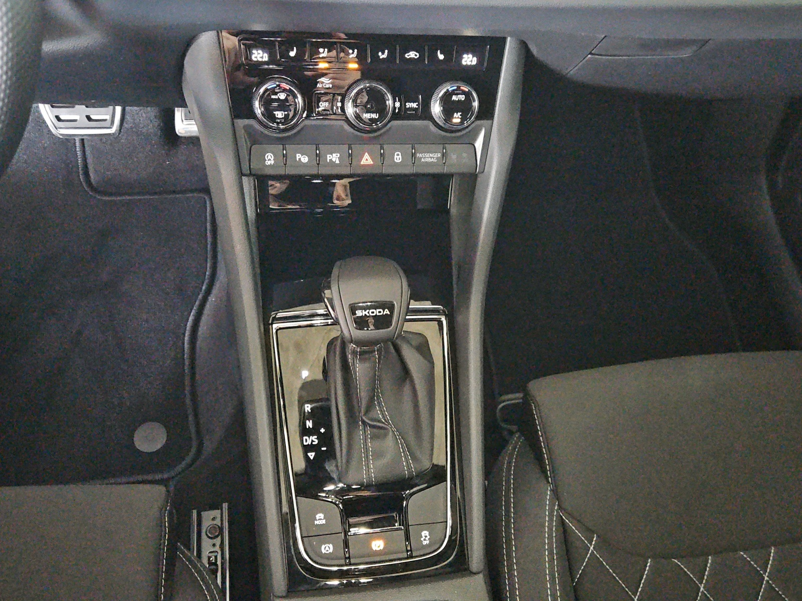 SKODA Karoq 1.5 TSI SportLine DSG-image-20