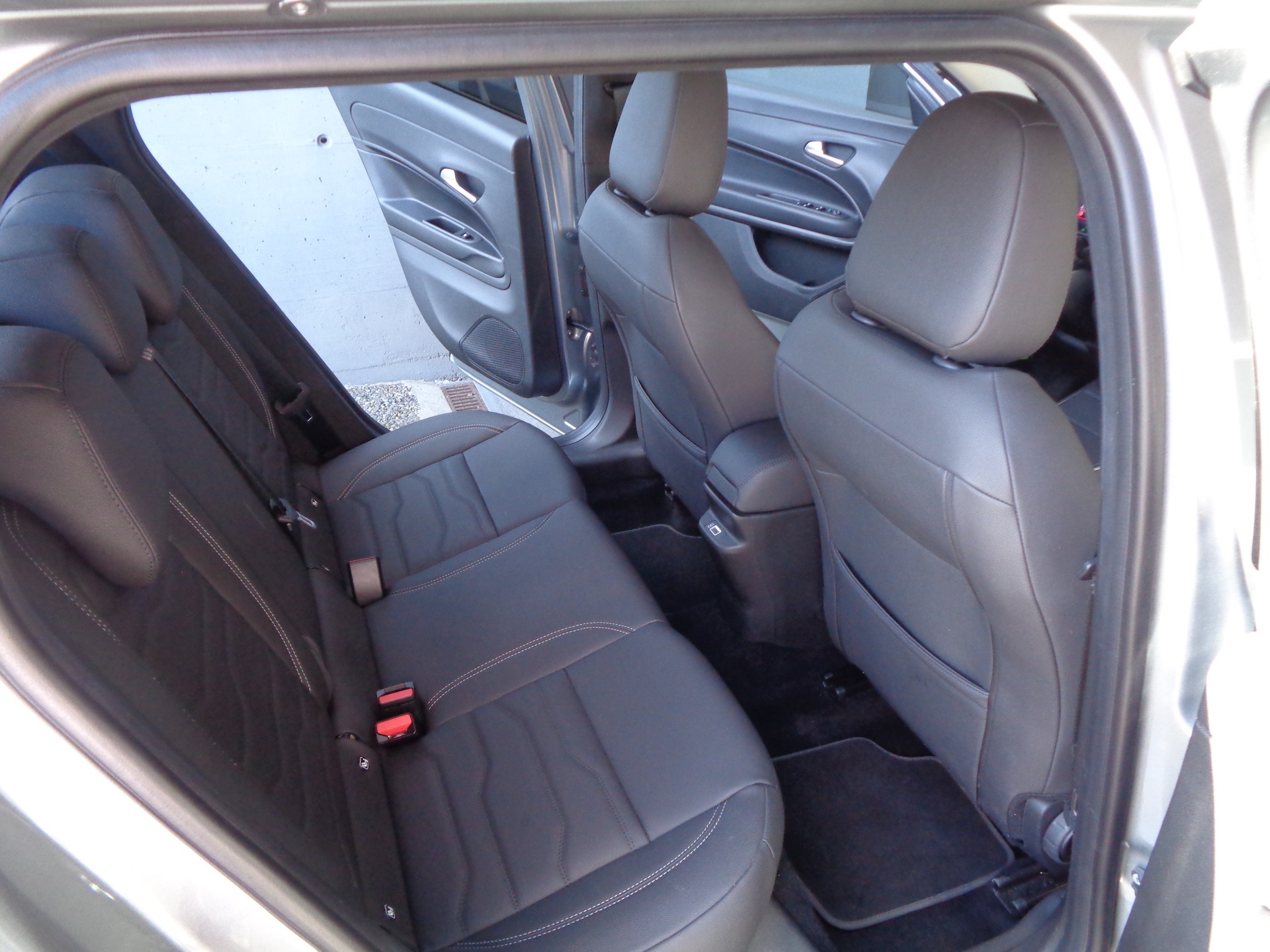 JEEP Avenger 1.2 Turbo MHEV Summit-image-9