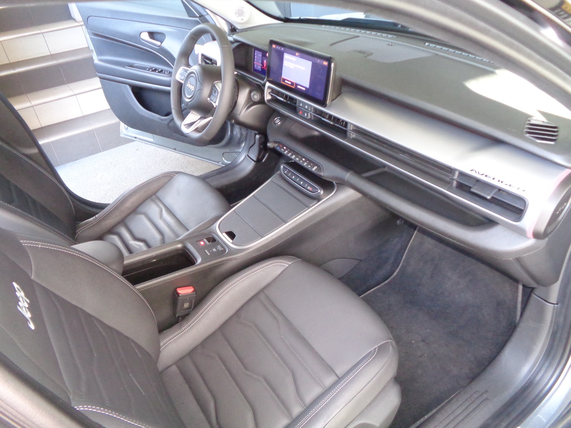 JEEP Avenger 1.2 Turbo MHEV Summit-image-7