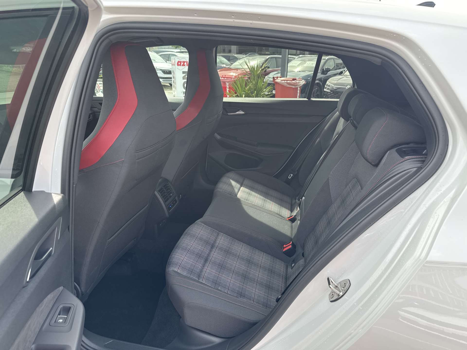 VW Golf 2.0 TSi GTi DSG-Automat 245PS-image-6