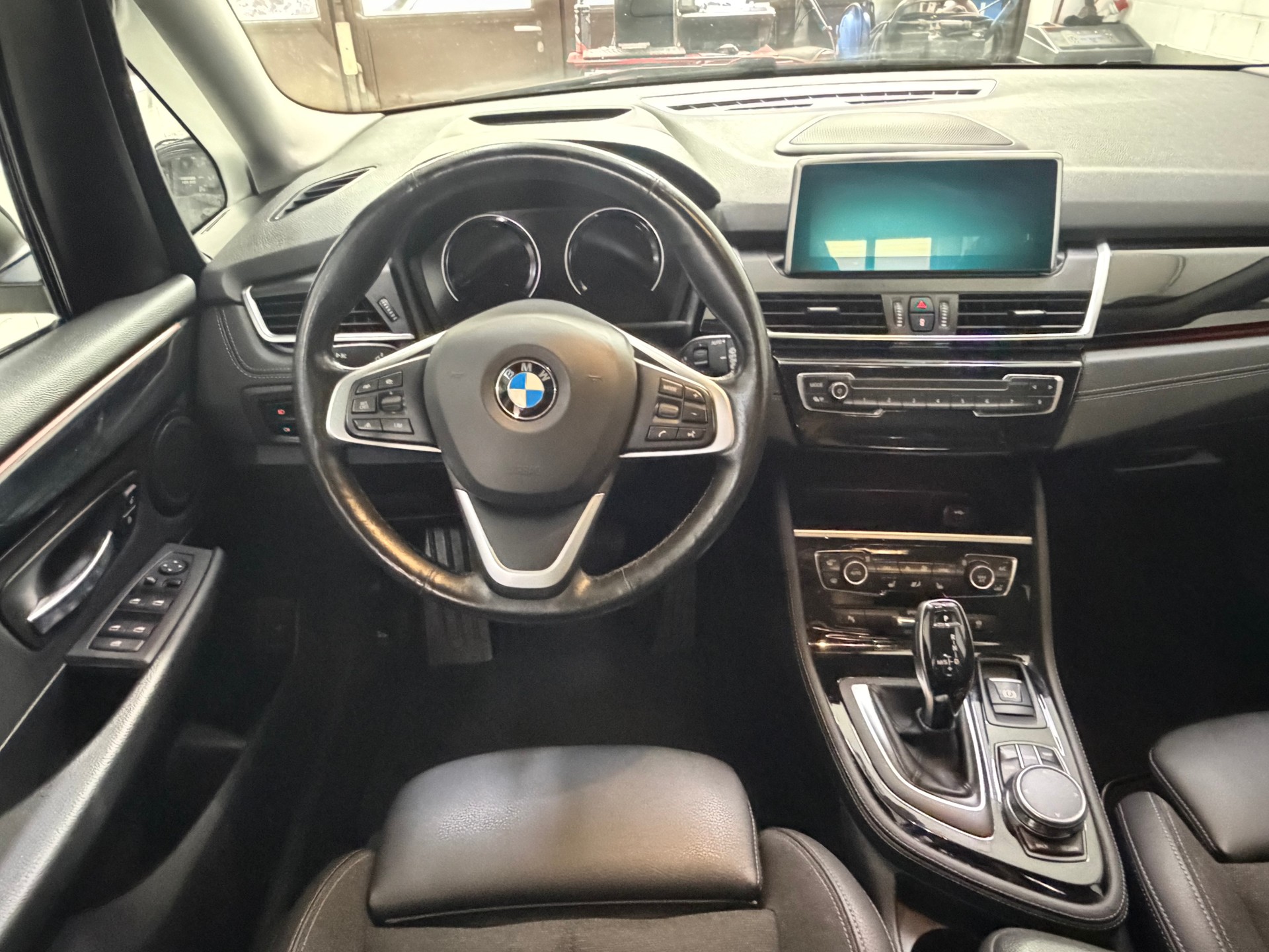 BMW 218d xDrive Active Tourer Steptronic Luxury Line-image-12
