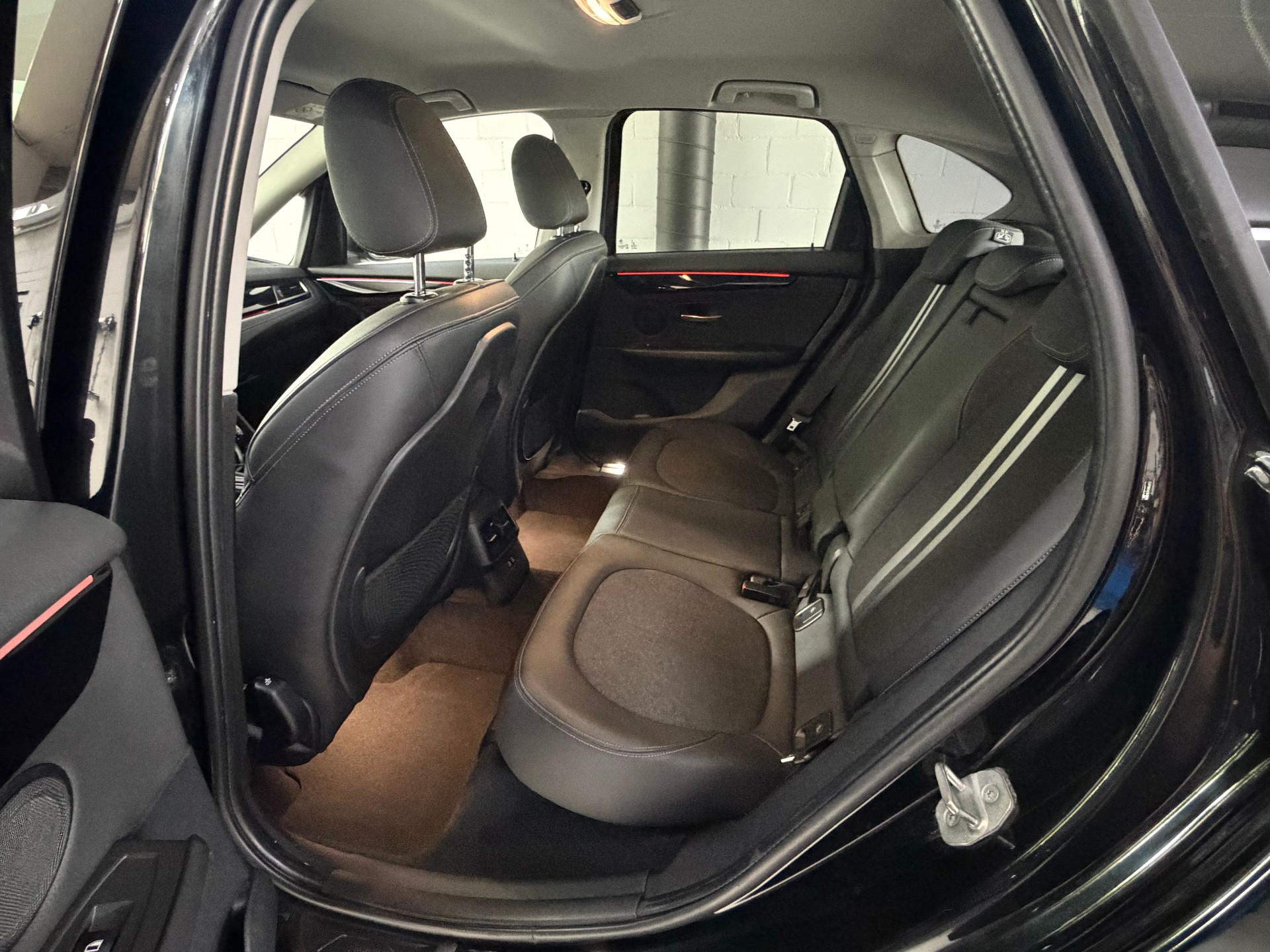 BMW 218d xDrive Active Tourer Steptronic Luxury Line-image-10