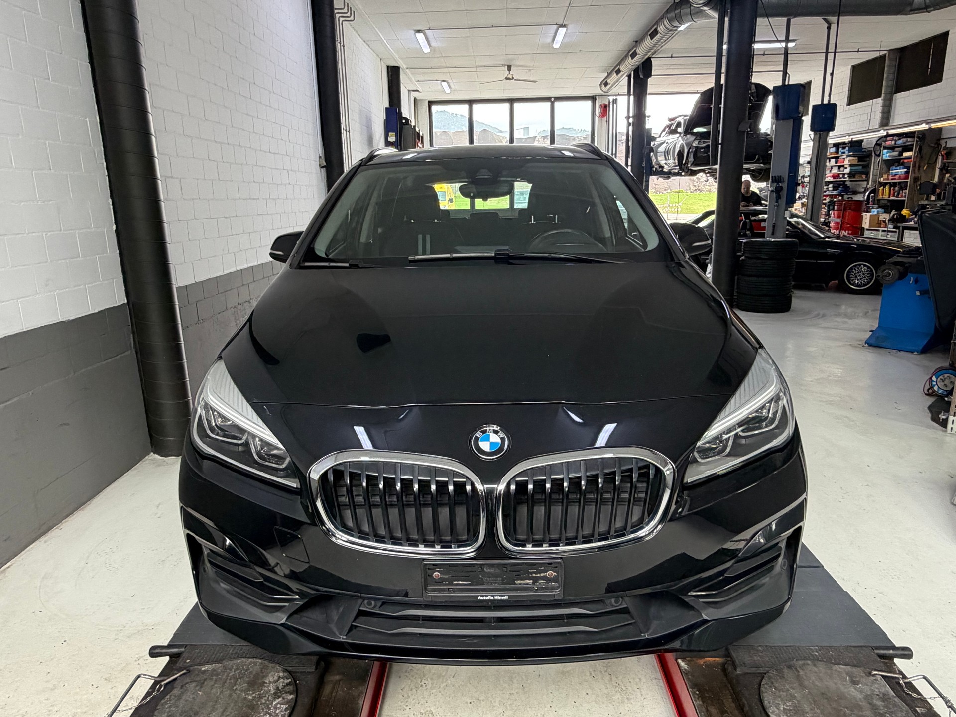 BMW 218d xDrive Active Tourer Steptronic Luxury Line-image-2
