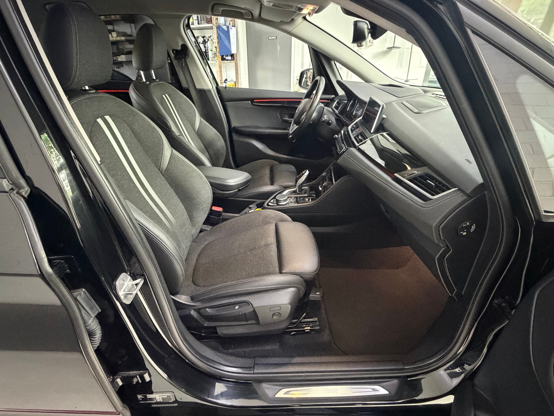 BMW 218d xDrive Active Tourer Steptronic Luxury Line-image-7