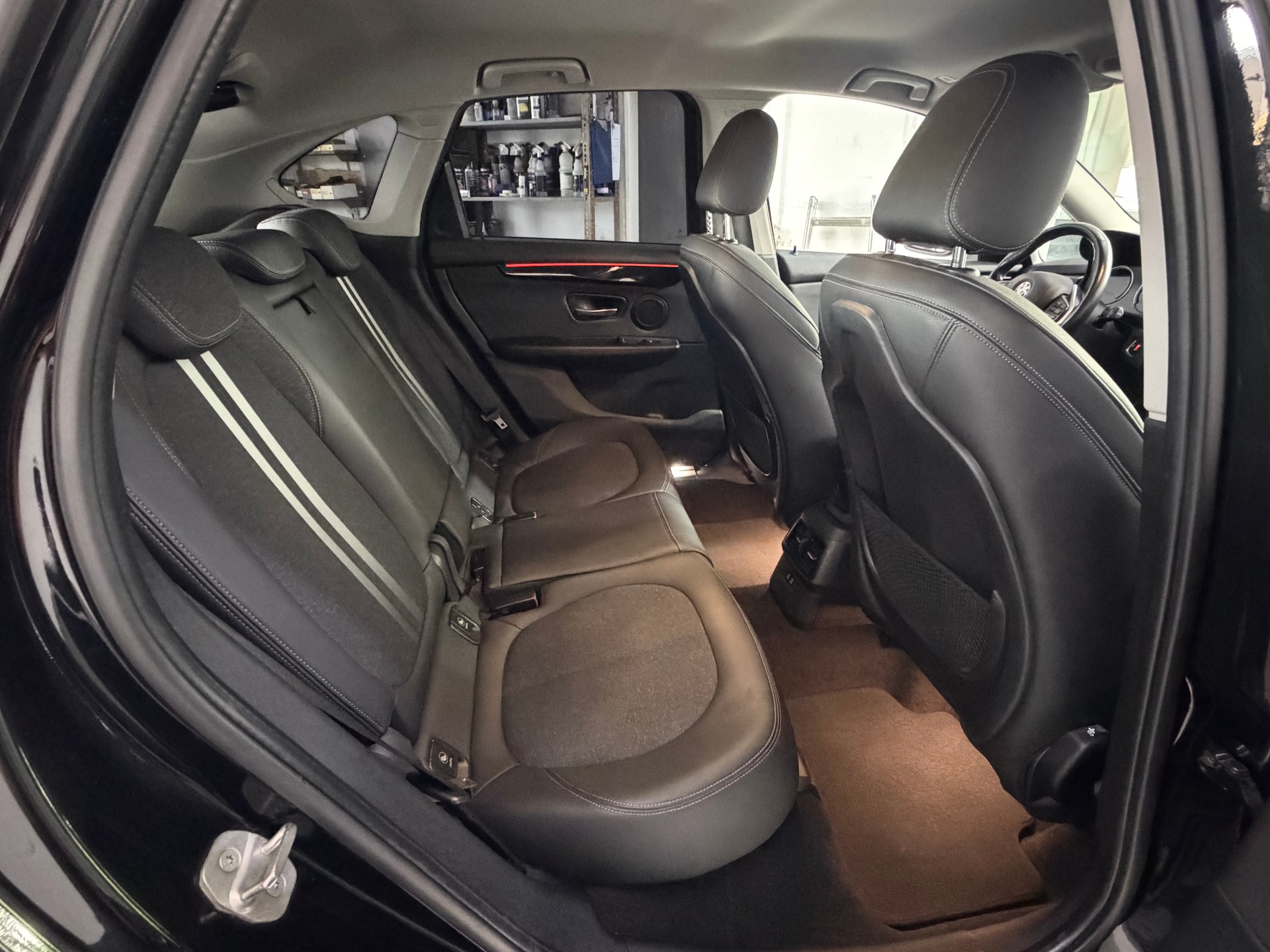 BMW 218d xDrive Active Tourer Steptronic Luxury Line-image-8