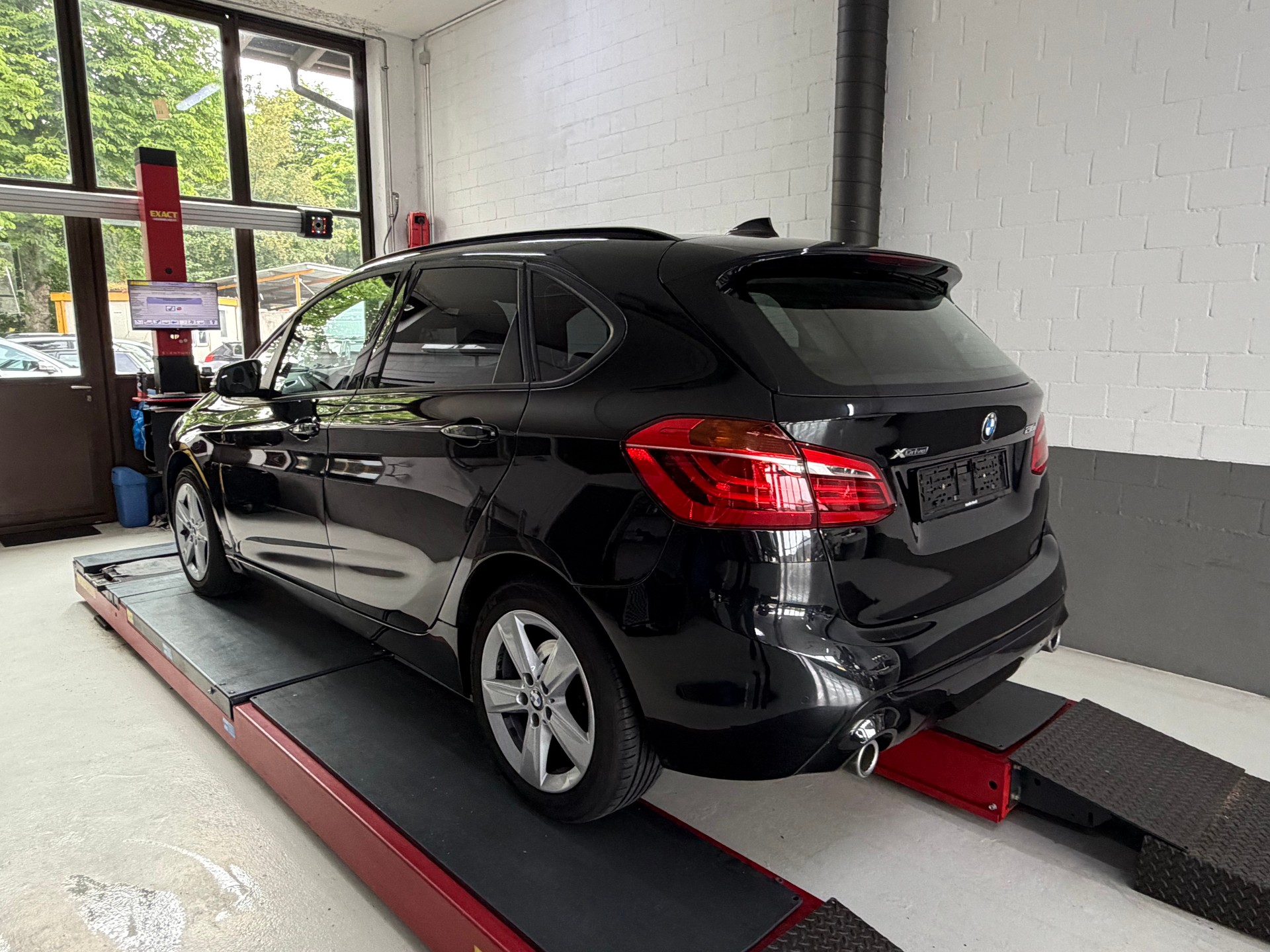 BMW 218d xDrive Active Tourer Steptronic Luxury Line-image-4