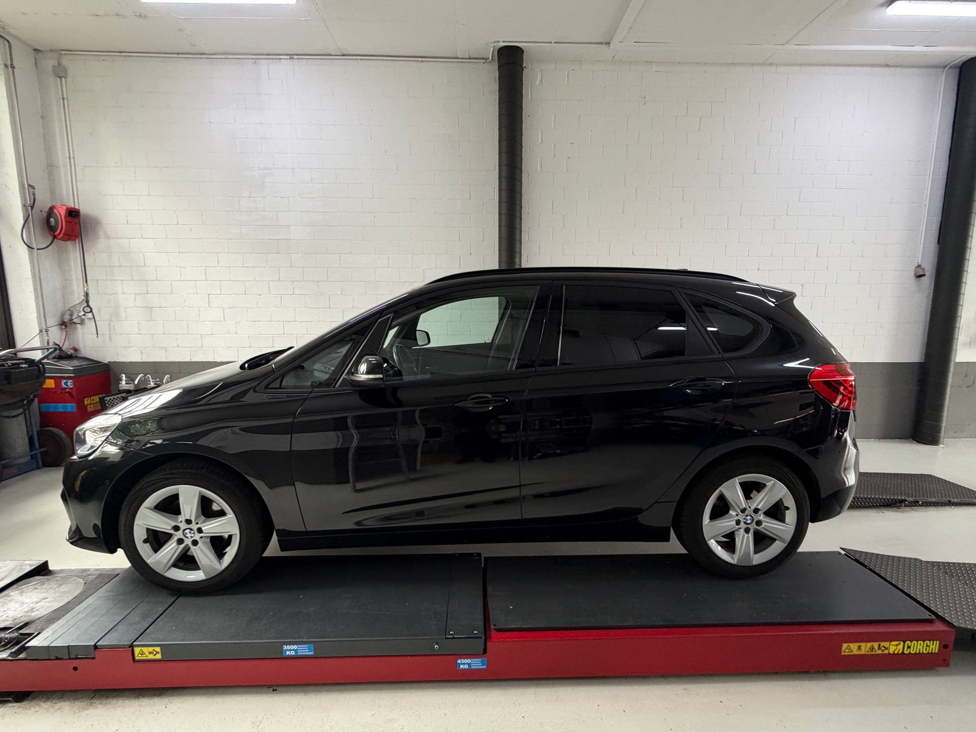 BMW 218d xDrive Active Tourer Steptronic Luxury Line-image-3