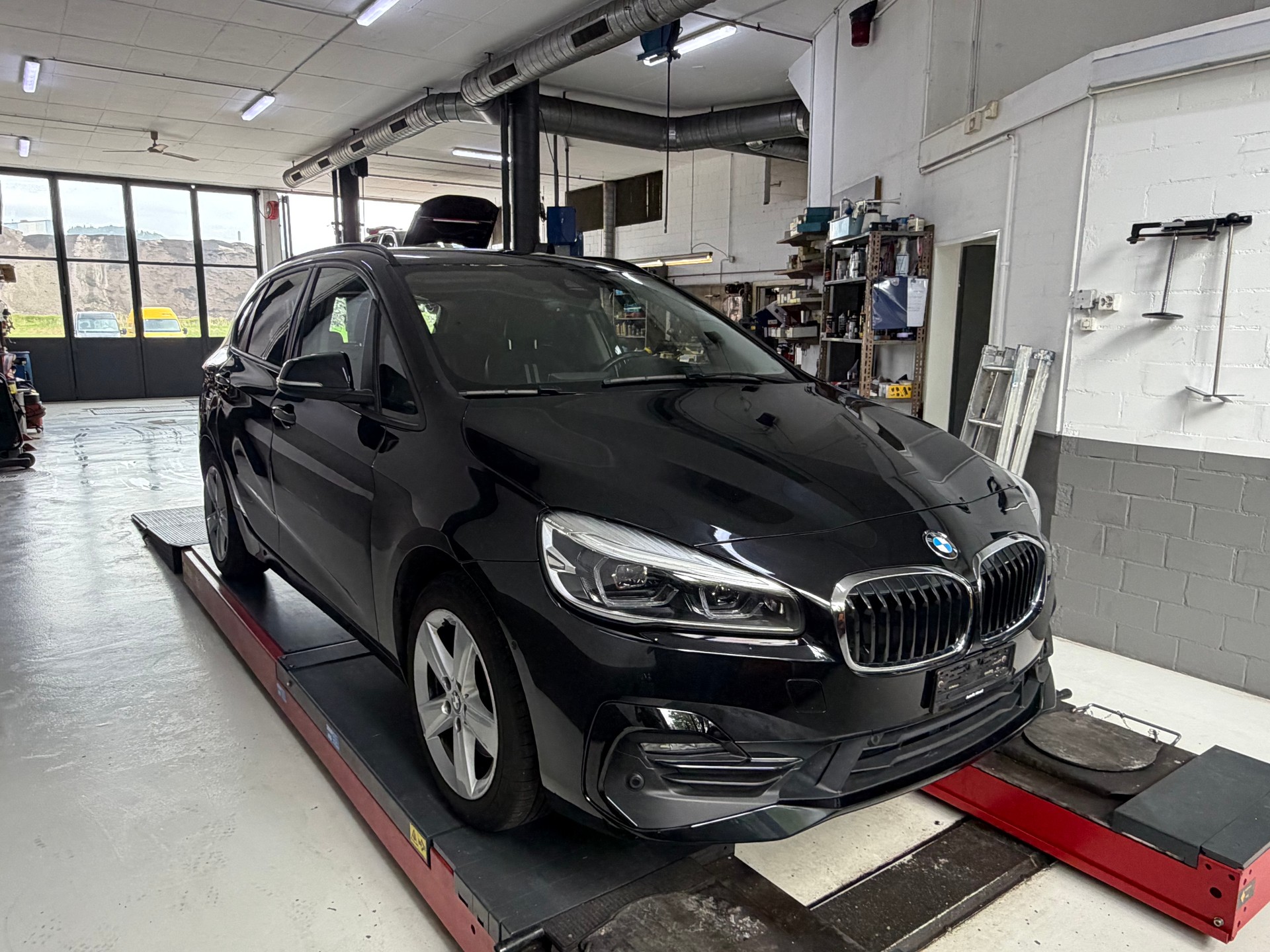 BMW 218d xDrive Active Tourer Steptronic Luxury Line-image-1