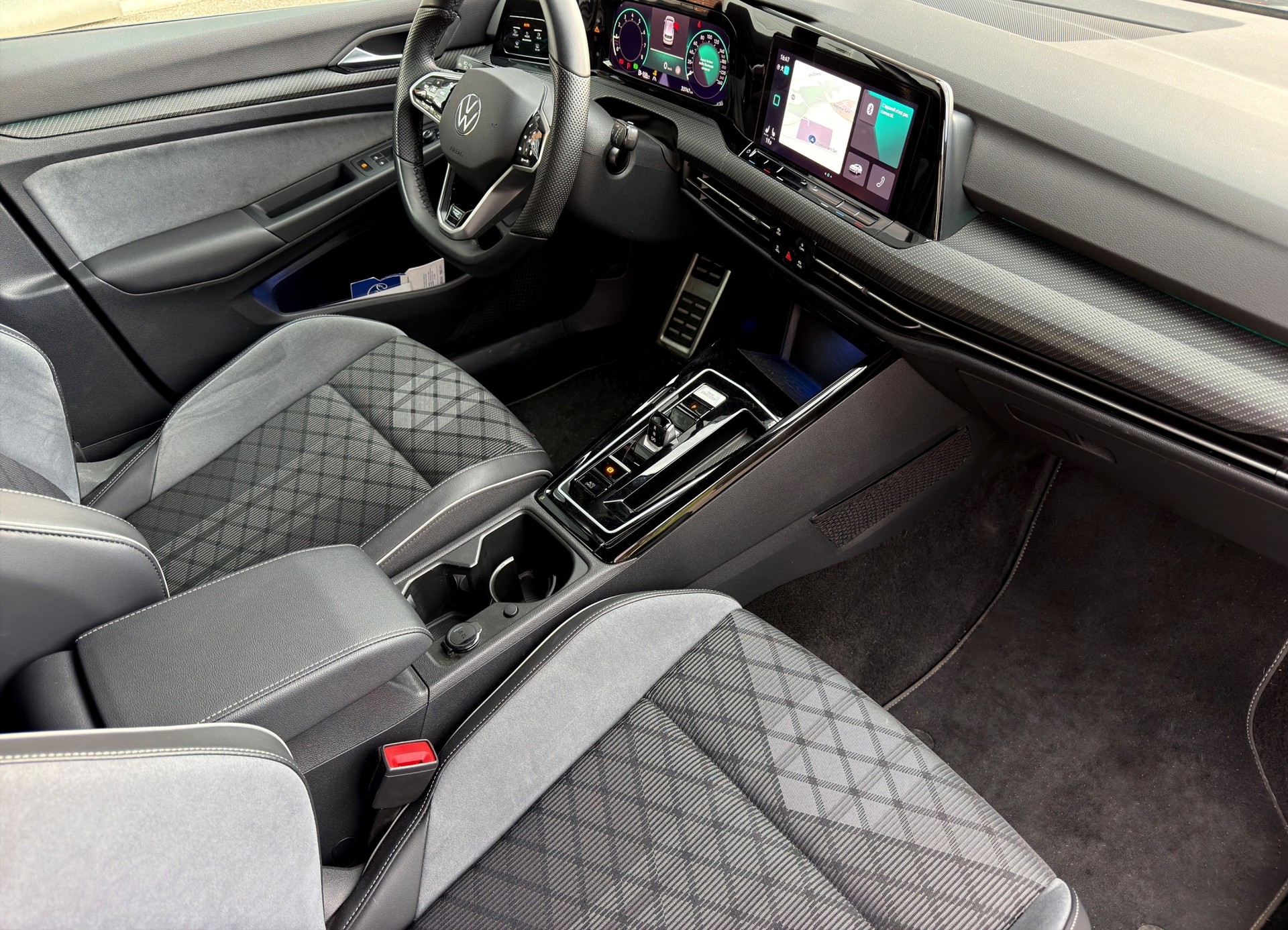 VW Golf 1.5 eTSI mHEV ACT R-Line 75 Edition DSG-image-21