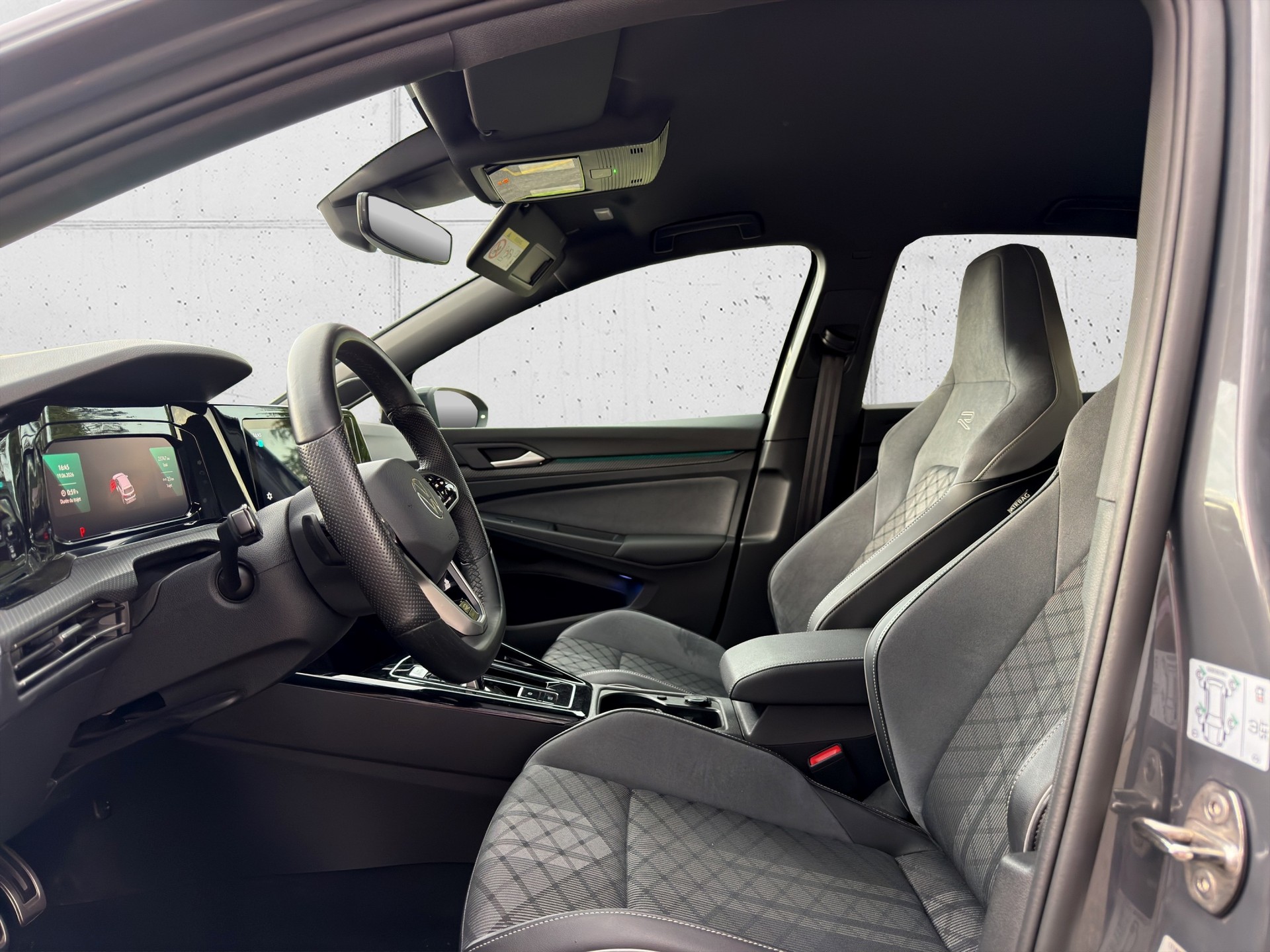 VW Golf 1.5 eTSI mHEV ACT R-Line 75 Edition DSG-image-10