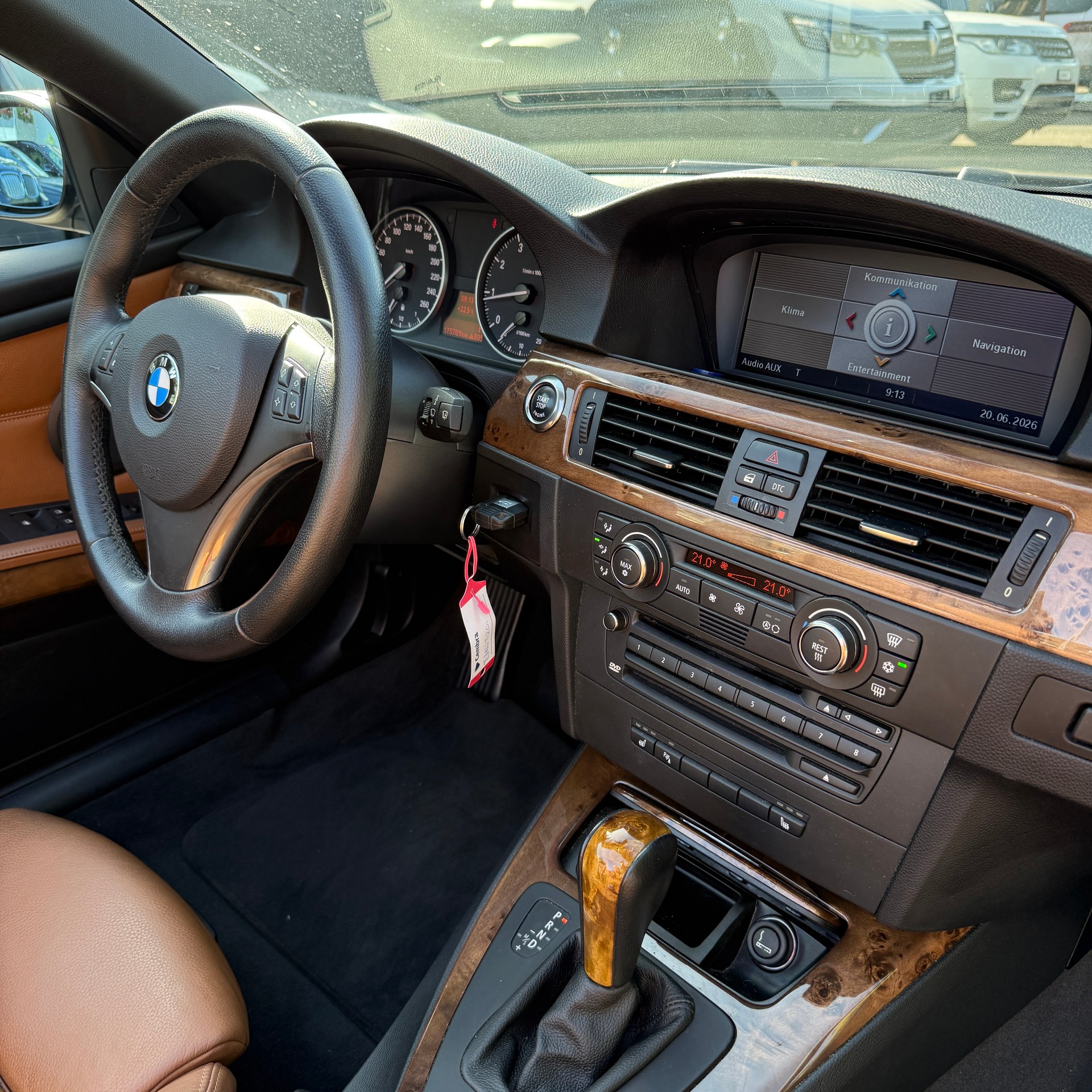 BMW 320i Cabriolet Steptronic-image-9