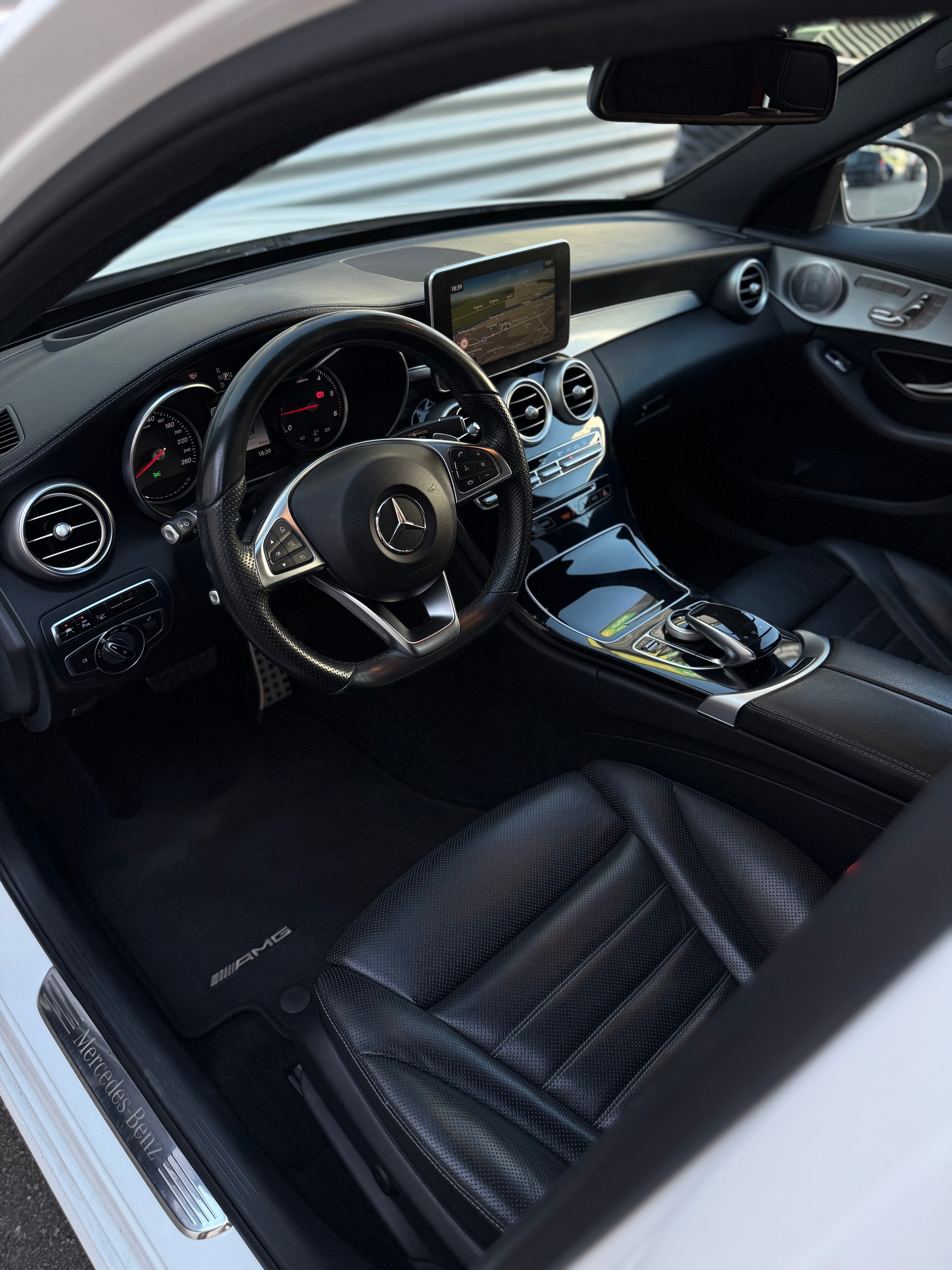 MERCEDES-BENZ C 250 BlueTEC AMG Line 4Matic 7G-Tronic-image-5