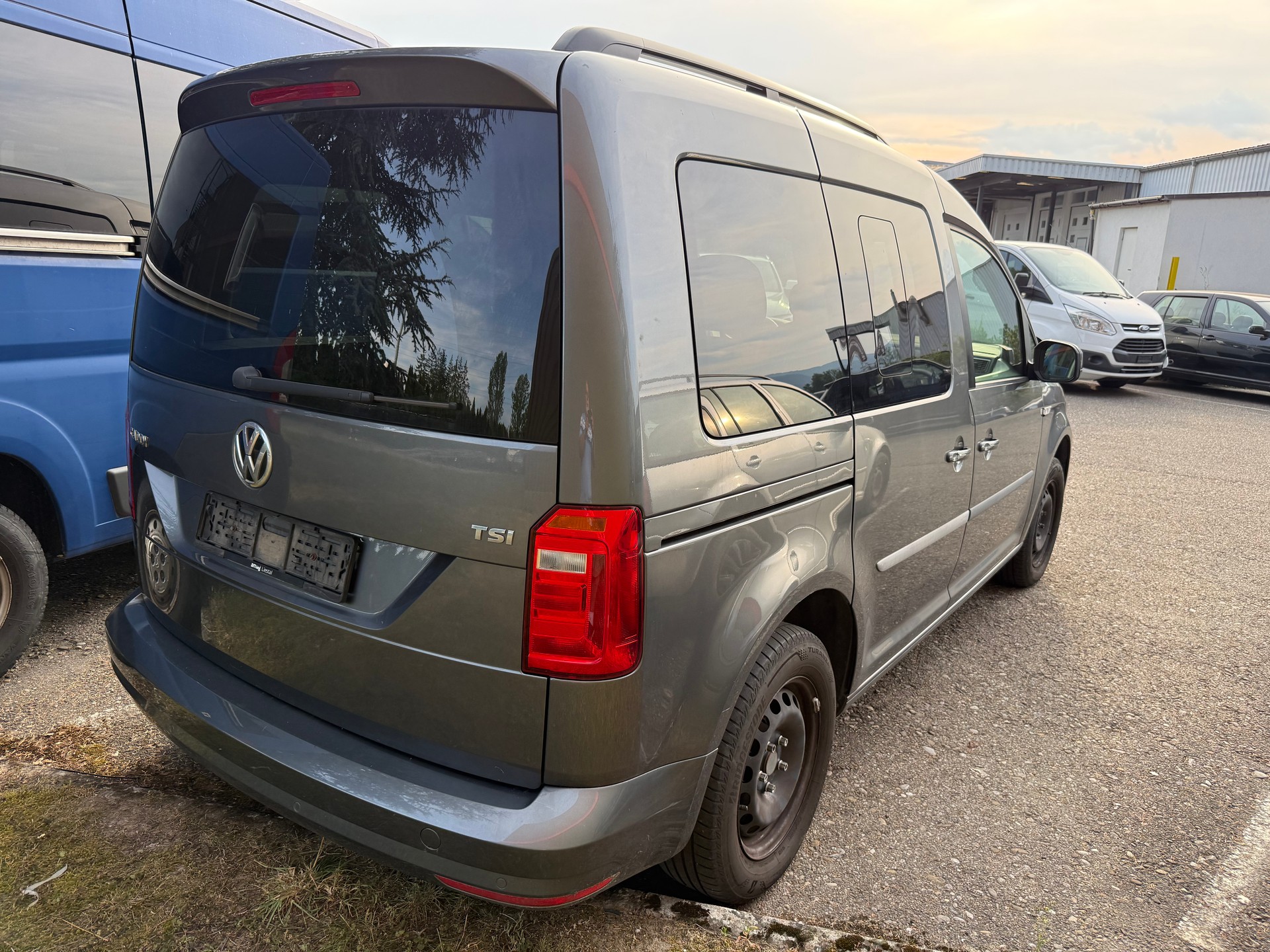 VW Caddy 1.2 TSI Family Beach-image-3