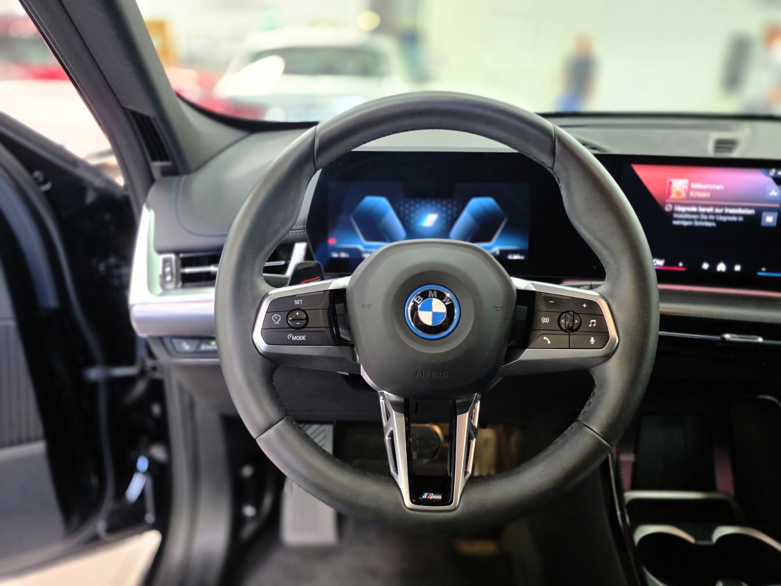 BMW iX1 eDrive 20 M Sport-image-10