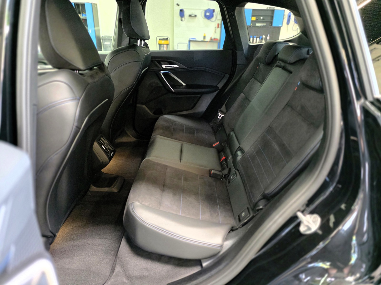 BMW iX1 eDrive 20 M Sport-image-12