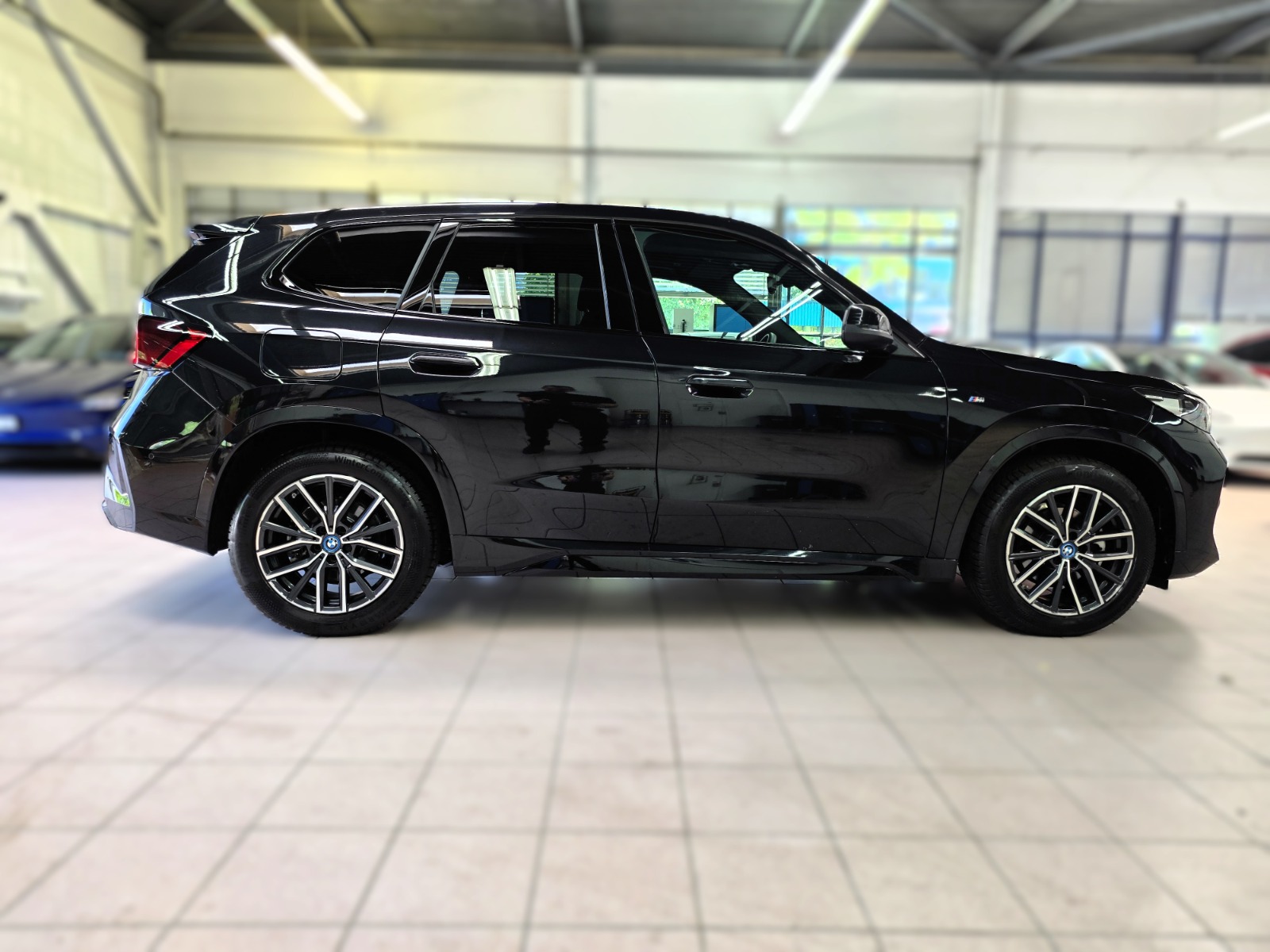 BMW iX1 eDrive 20 M Sport-image-5