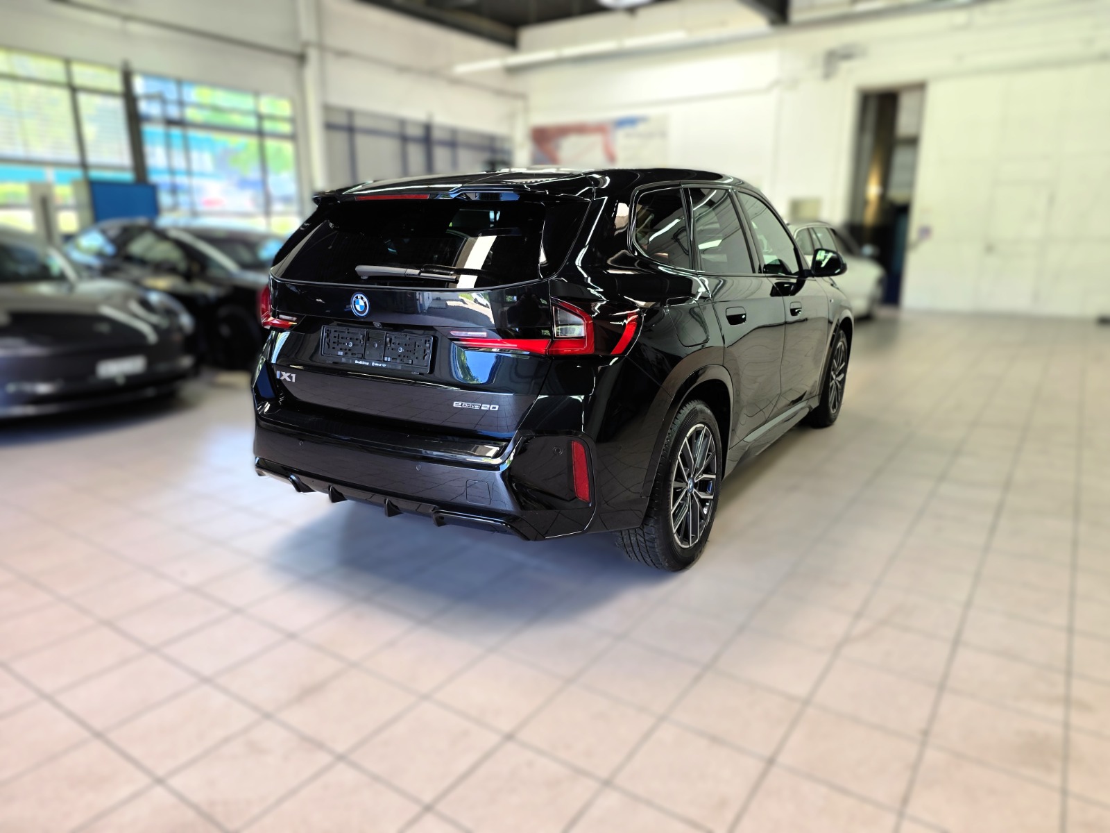 BMW iX1 eDrive 20 M Sport-image-4