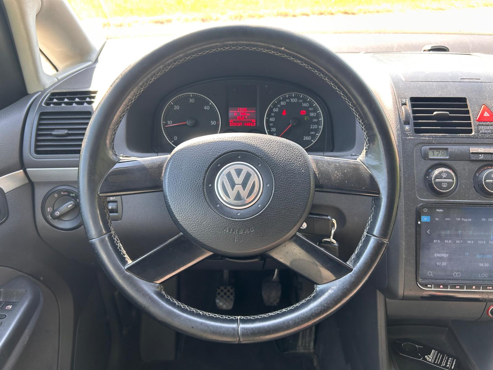 VW Touran 2.0 TDI Highline-image-17