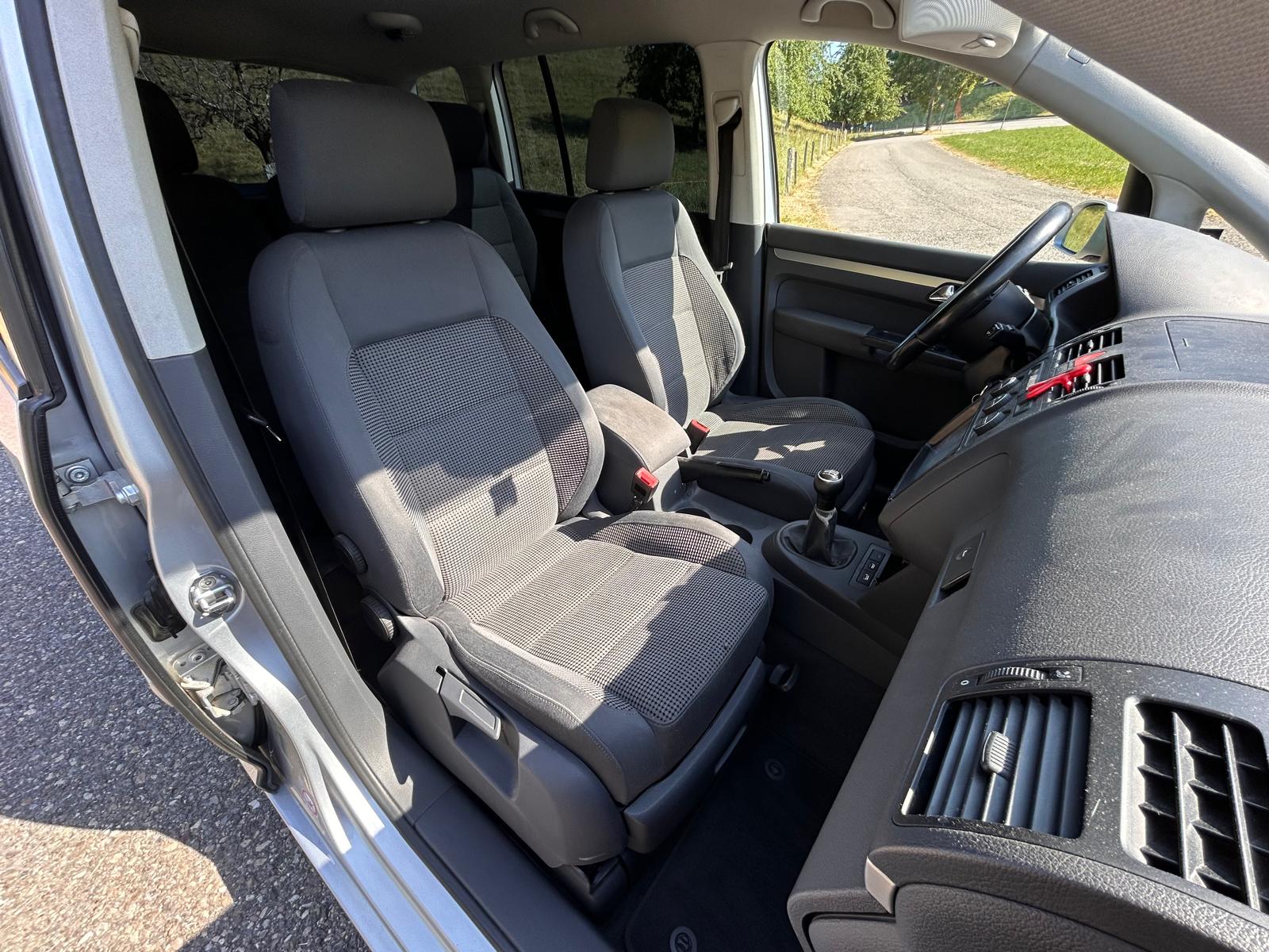 VW Touran 2.0 TDI Highline-image-11