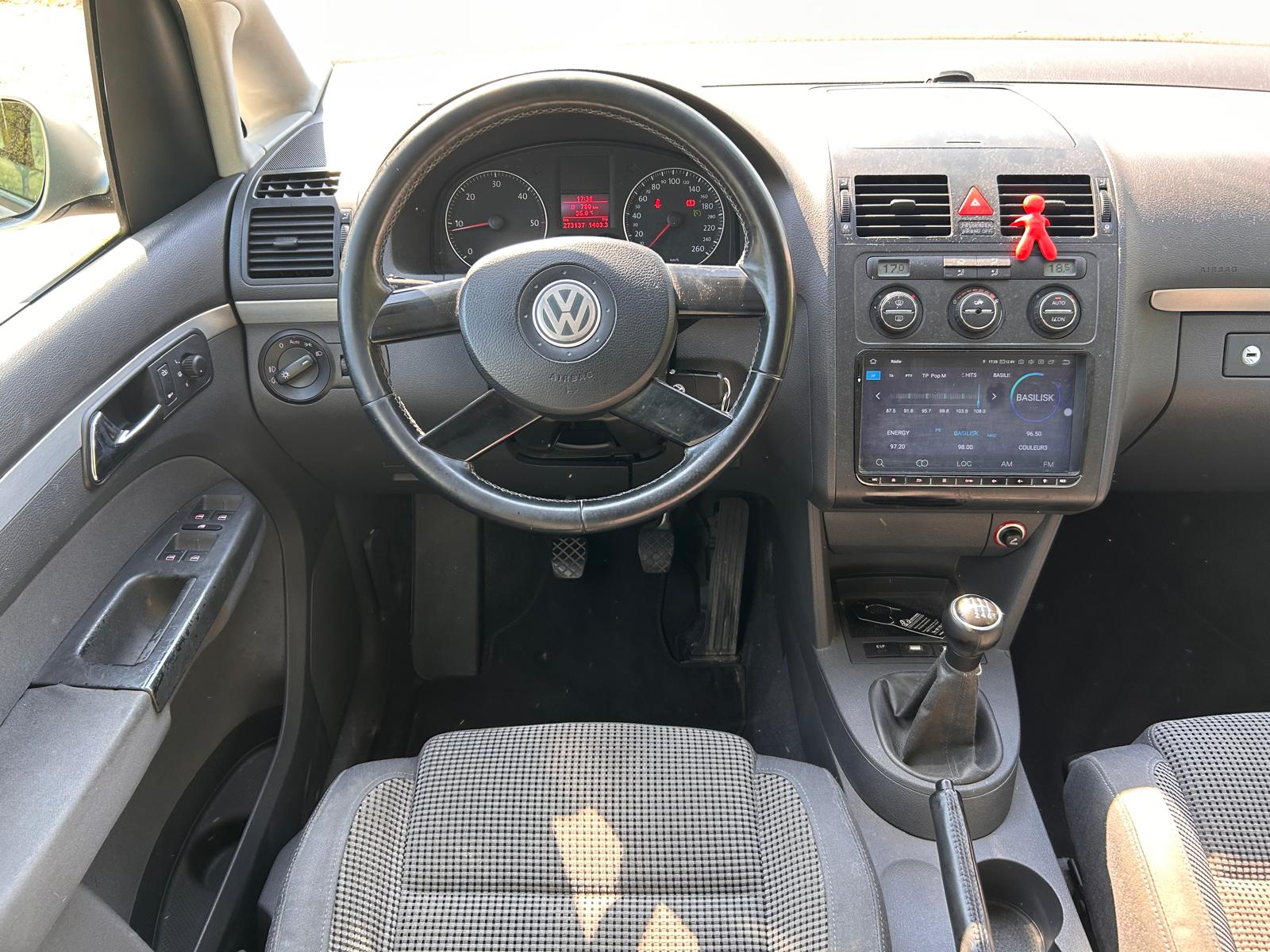VW Touran 2.0 TDI Highline-image-16