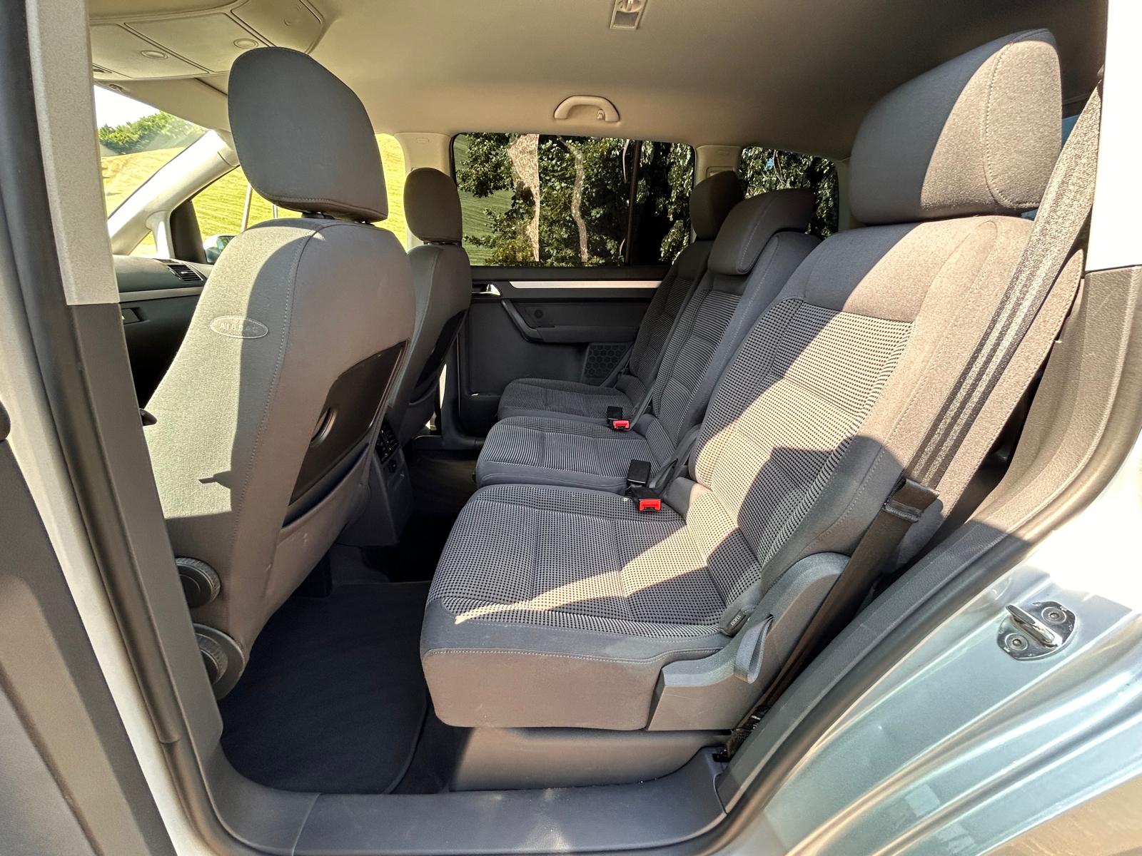VW Touran 2.0 TDI Highline-image-12