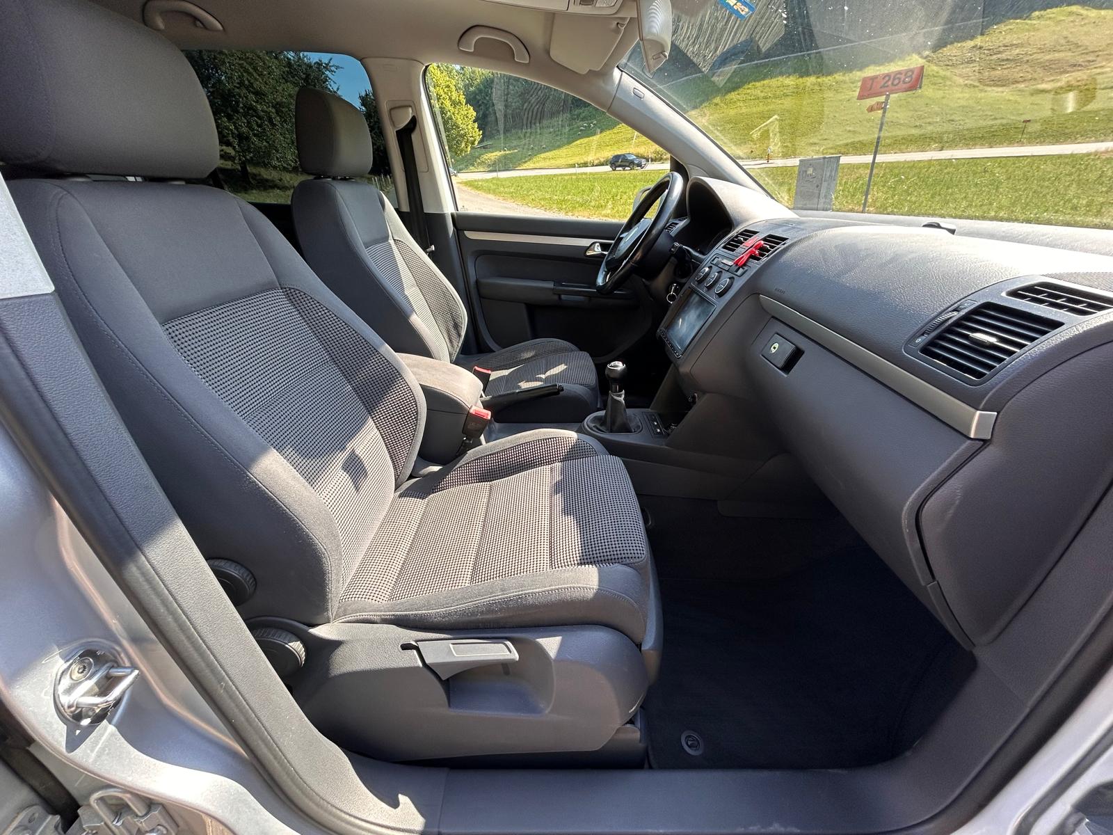 VW Touran 2.0 TDI Highline-image-10
