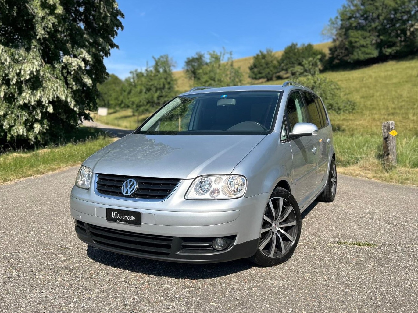 VW Touran 2.0 TDI Highline-image-0