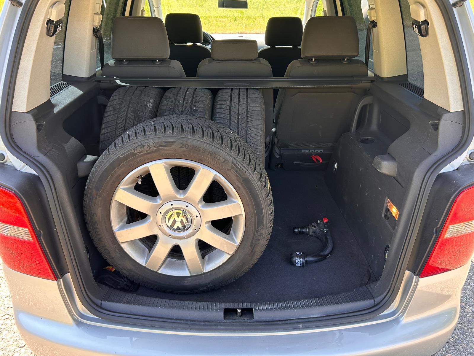 VW Touran 2.0 TDI Highline-image-8