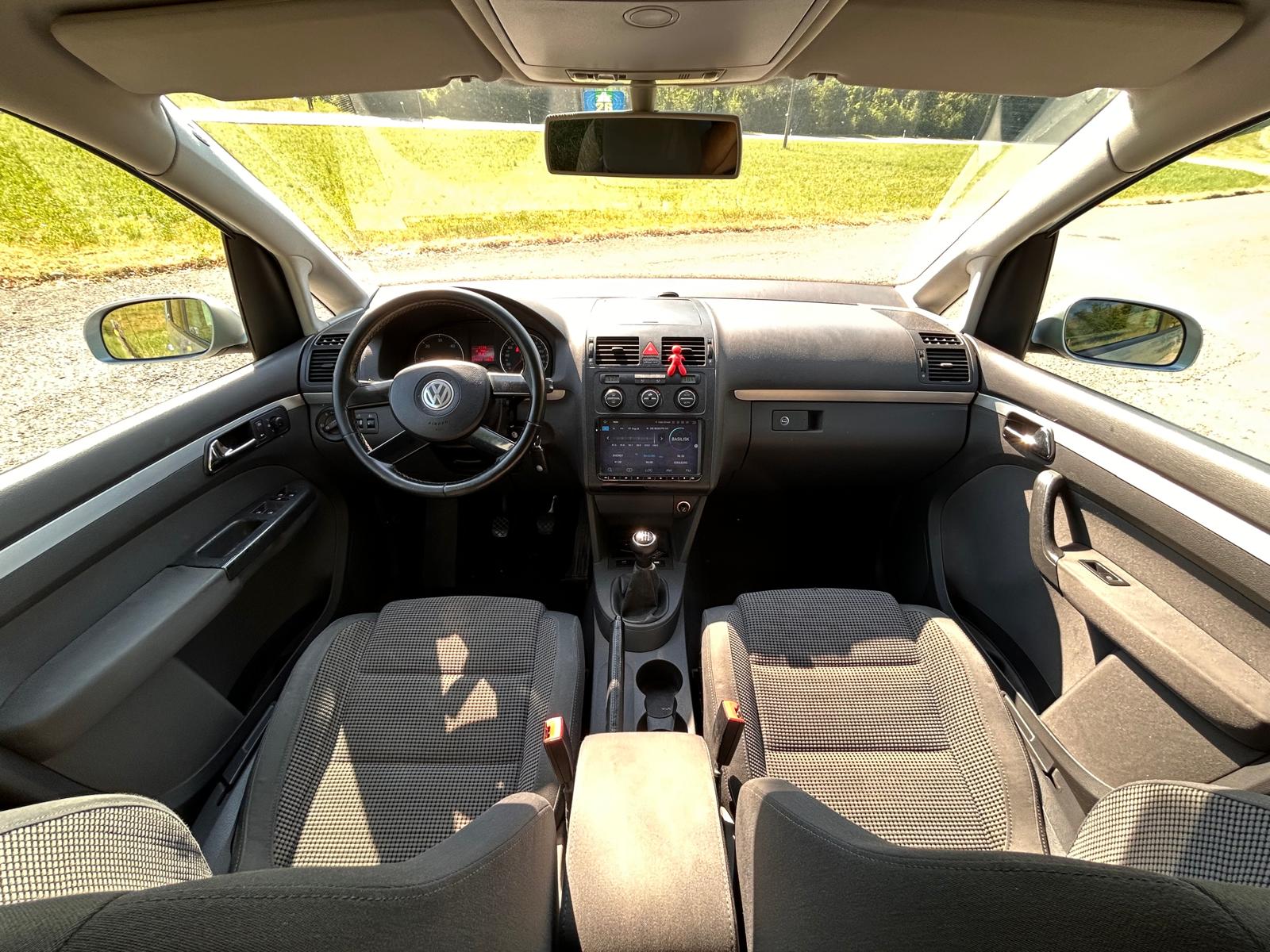 VW Touran 2.0 TDI Highline-image-15