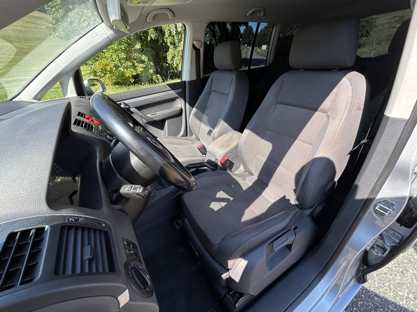 VW Touran 2.0 TDI Highline-image-14