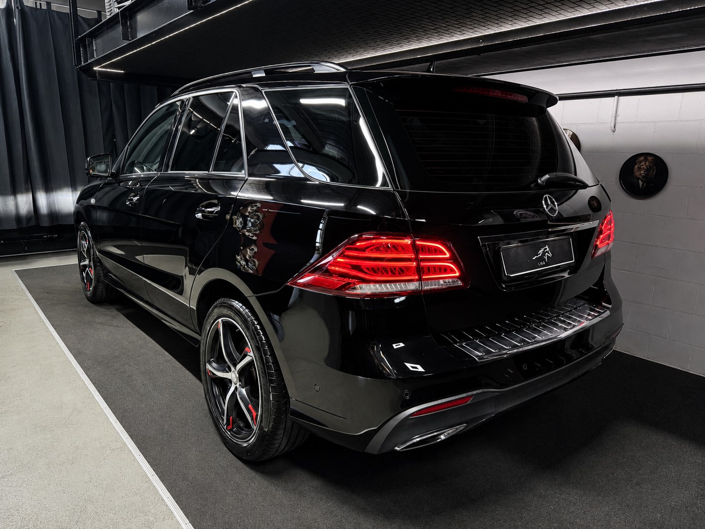 MERCEDES-BENZ GLE 350 d AMG V C . 4Matic 9G-Tronic / Vollauslastung / 8 Alufelgen / Panoramadach / Harman-Kardon / Etc..-image-5