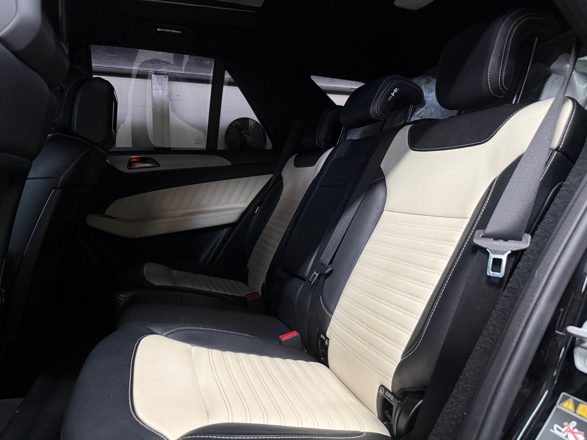 MERCEDES-BENZ GLE 350 d AMG V C . 4Matic 9G-Tronic / Vollauslastung / 8 Alufelgen / Panoramadach / Harman-Kardon / Etc..-image-9
