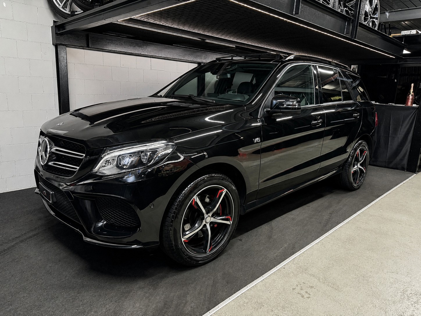 MERCEDES-BENZ GLE 350 d AMG V C . 4Matic 9G-Tronic / Vollauslastung / 8 Alufelgen / Panoramadach / Harman-Kardon / Etc..-image-3