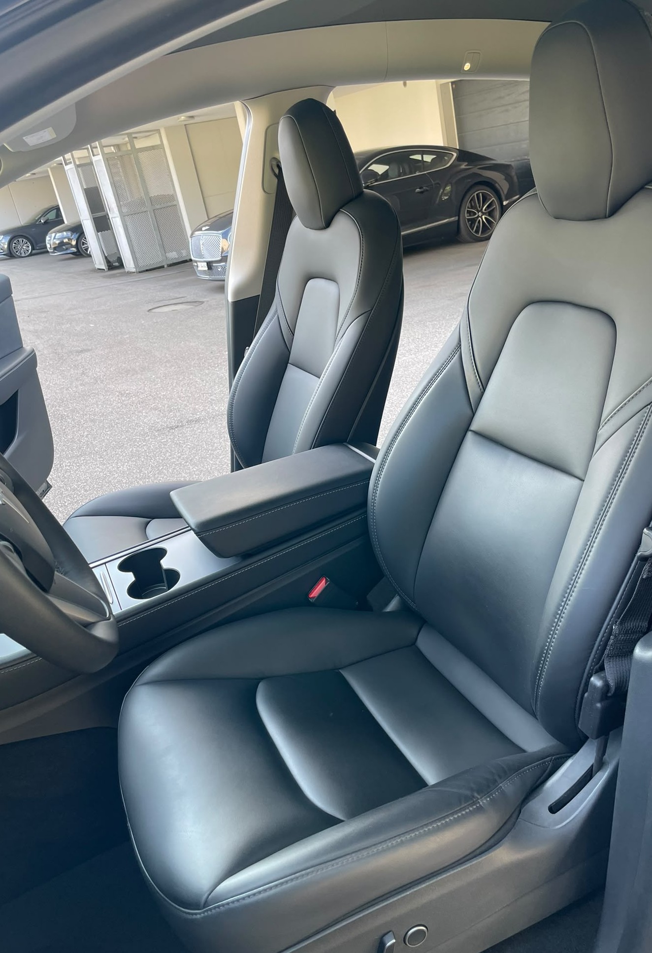 TESLA Model Y Long Range Y Long Range 533 km (WLTP) 514PS SOH 92% Werksgarantie Midnight Silver Metallic-image-12