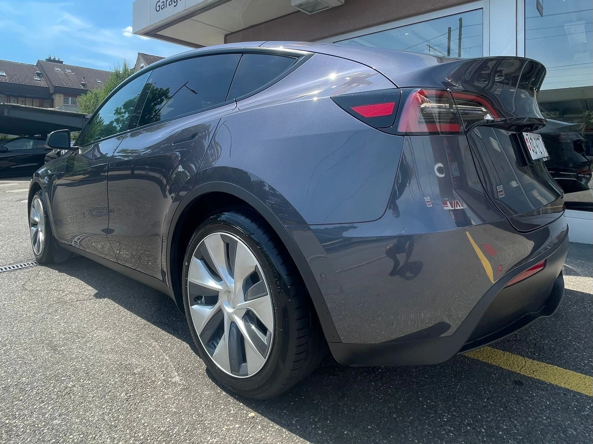 TESLA Model Y Long Range Y Long Range 533 km (WLTP) 514PS SOH 92% Werksgarantie Midnight Silver Metallic-image-6