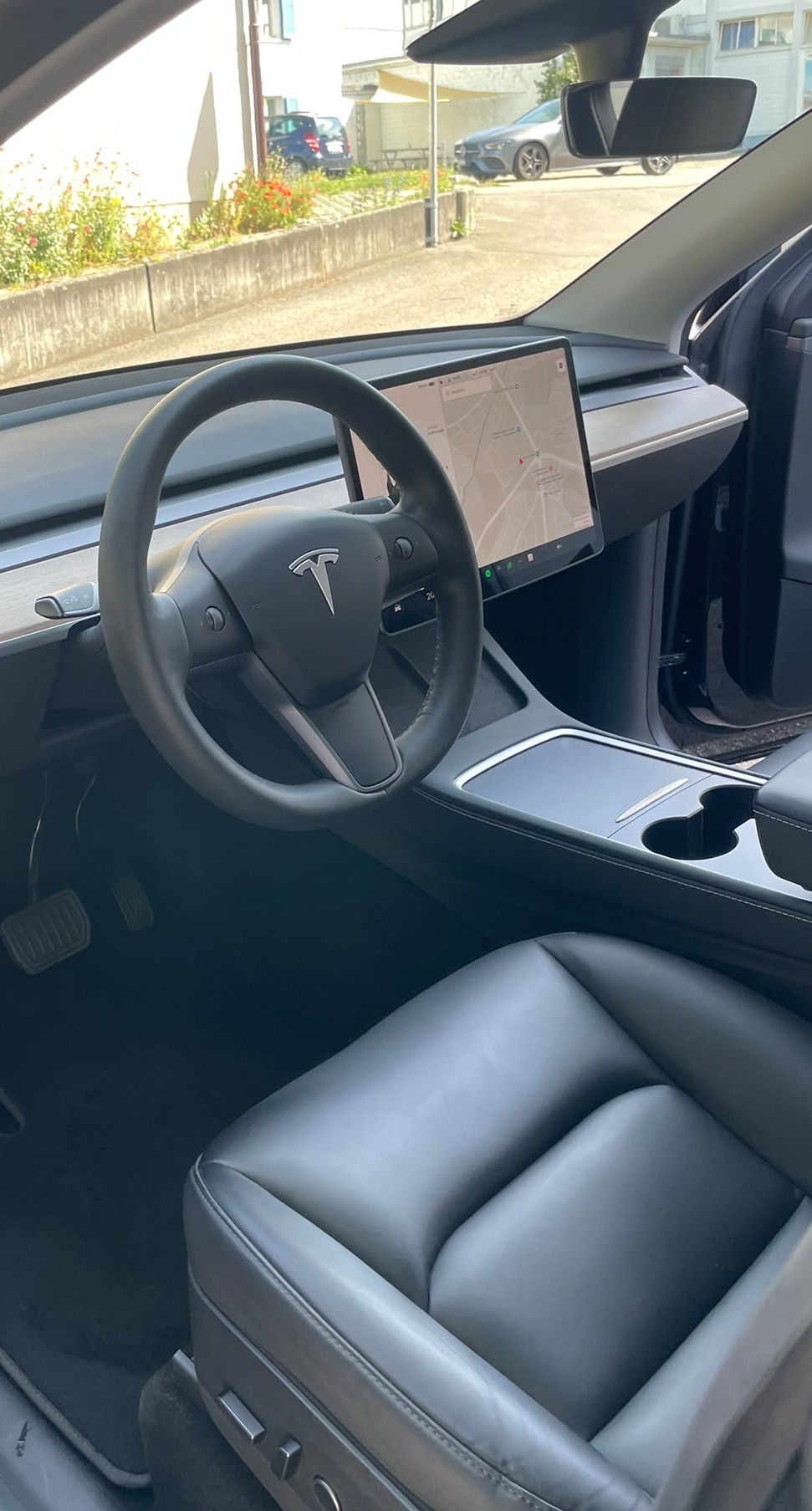 TESLA Model Y Long Range Y Long Range 533 km (WLTP) 514PS SOH 92% Werksgarantie Midnight Silver Metallic-image-13
