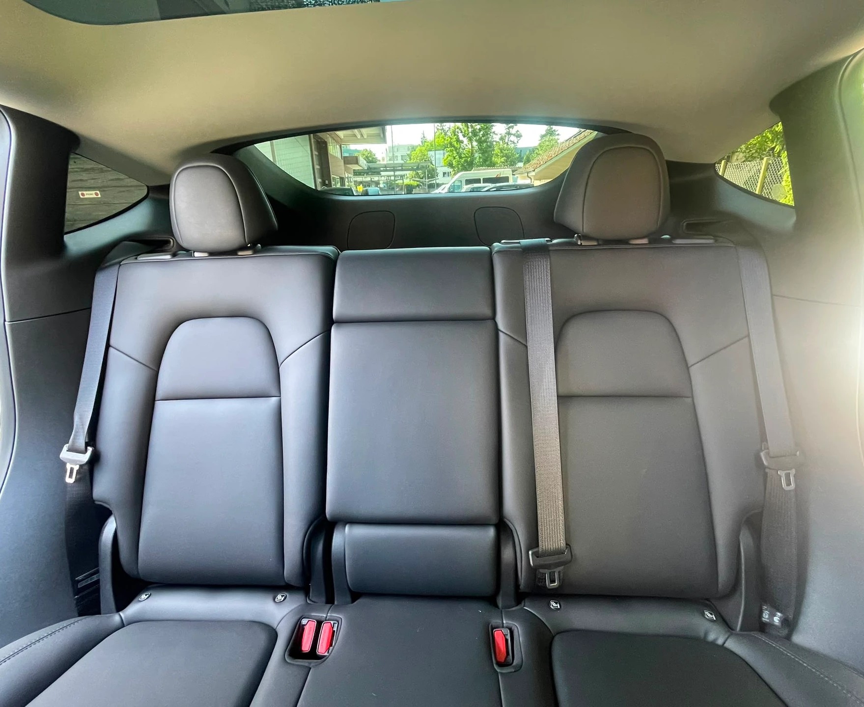 TESLA Model Y Long Range Y Long Range 533 km (WLTP) 514PS SOH 92% Werksgarantie Midnight Silver Metallic-image-15
