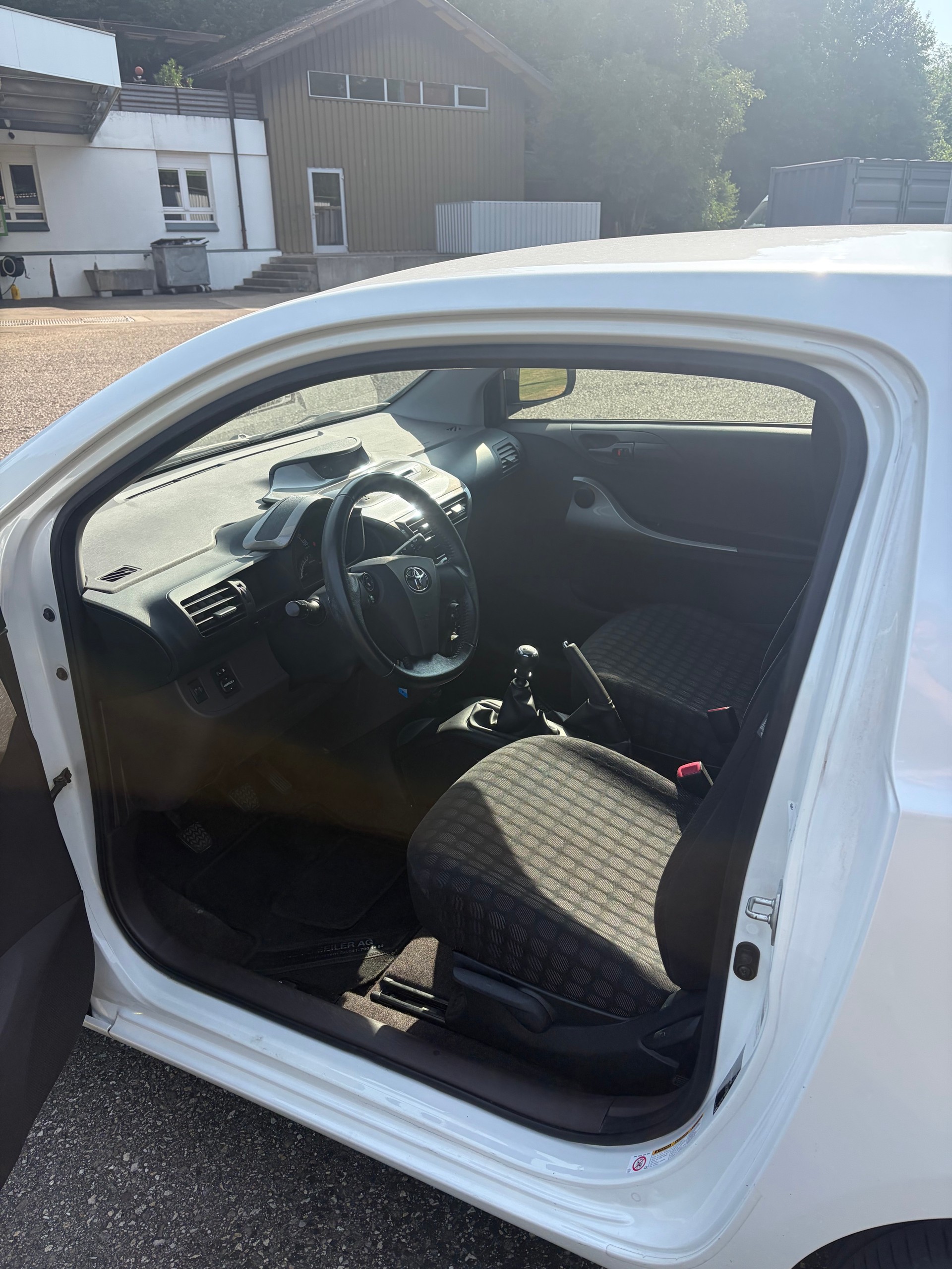TOYOTA iQ2 1.0 VVT-i-image-6