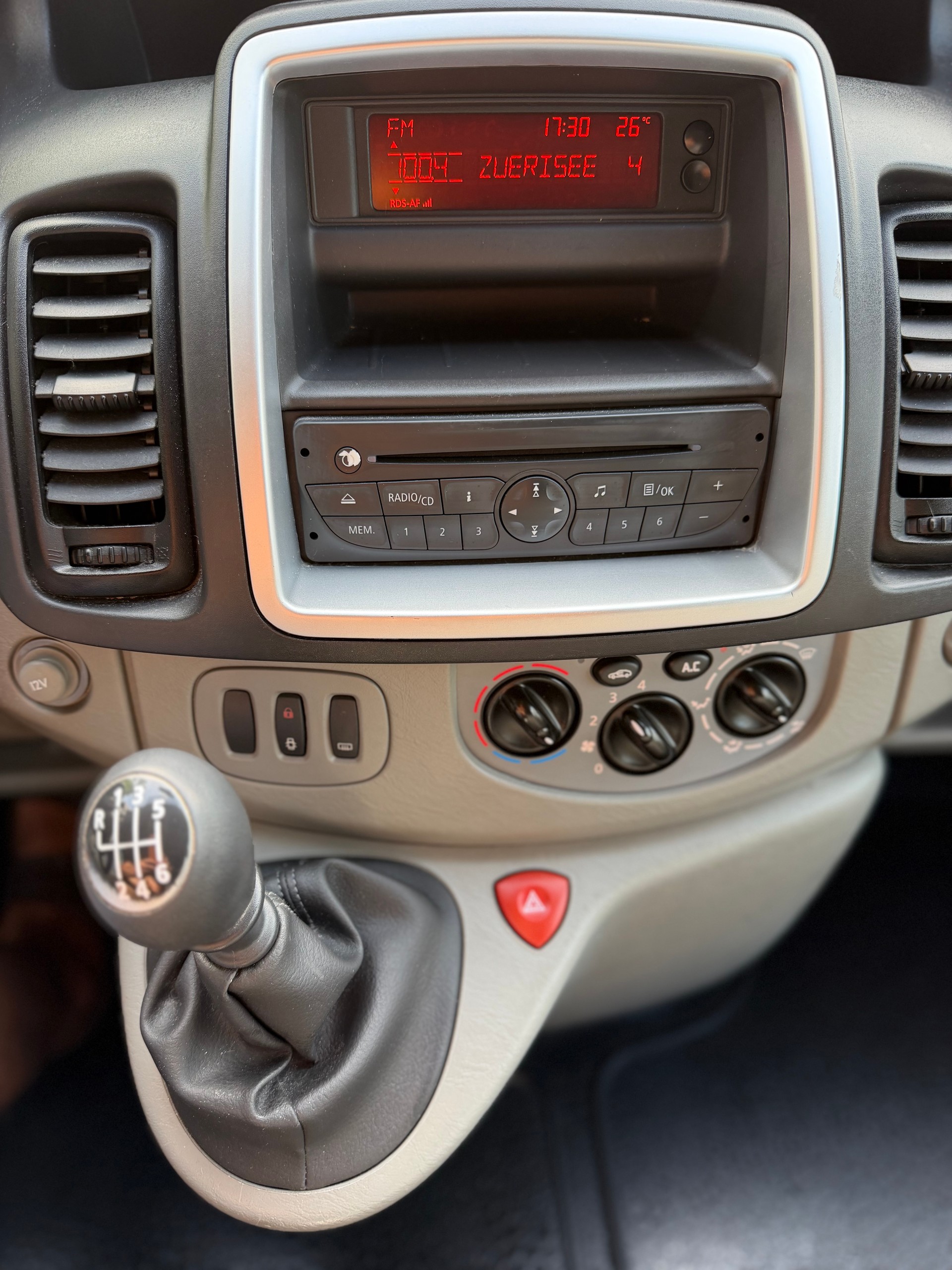 RENAULT Trafic 2.0 dCi 115 2.9t L1H1-image-21