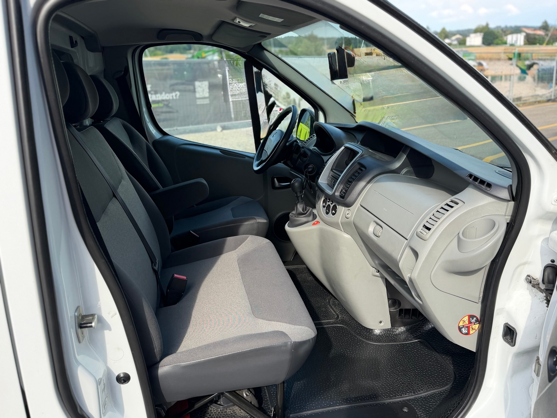 RENAULT Trafic 2.0 dCi 115 2.9t L1H1-image-11