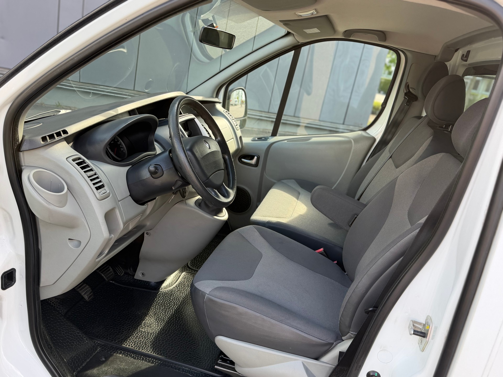 RENAULT Trafic 2.0 dCi 115 2.9t L1H1-image-14